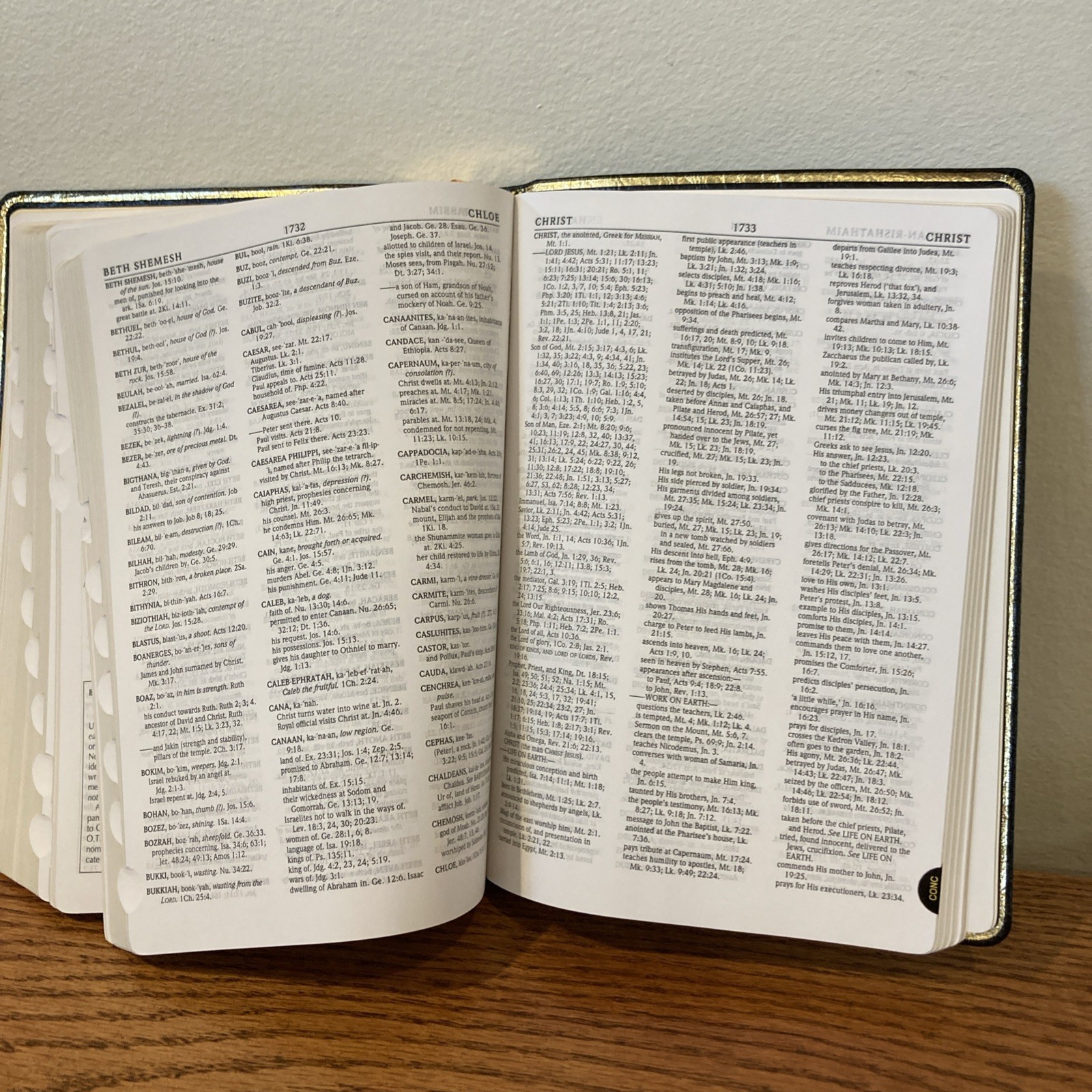 NIV 1984 Scofield Study Bible | Black Genuine Leather | Thumb-Indexed