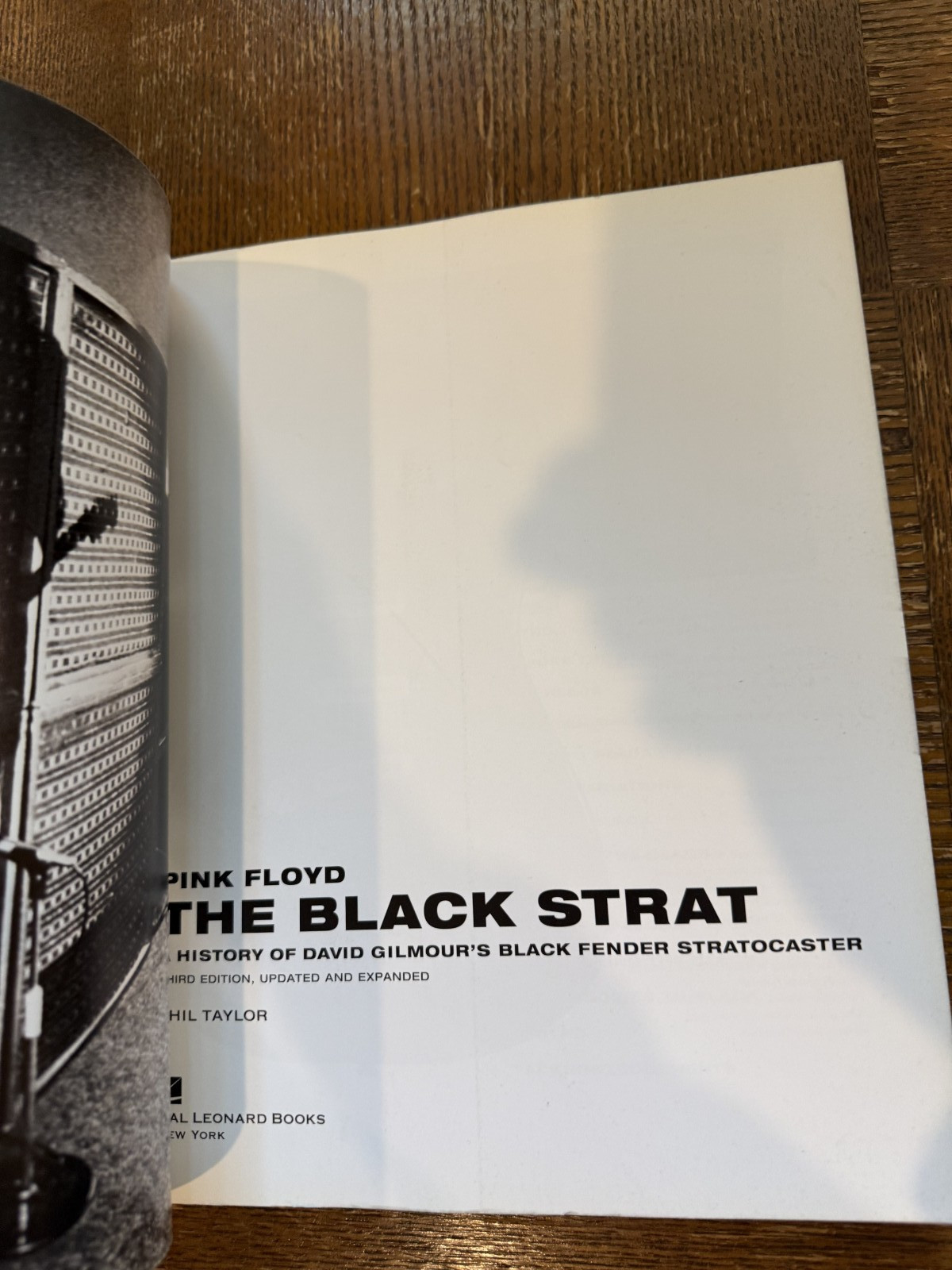 Pink Floyd – The Black Strat: David Gilmours Black Fender (READ DESCRIPTION)