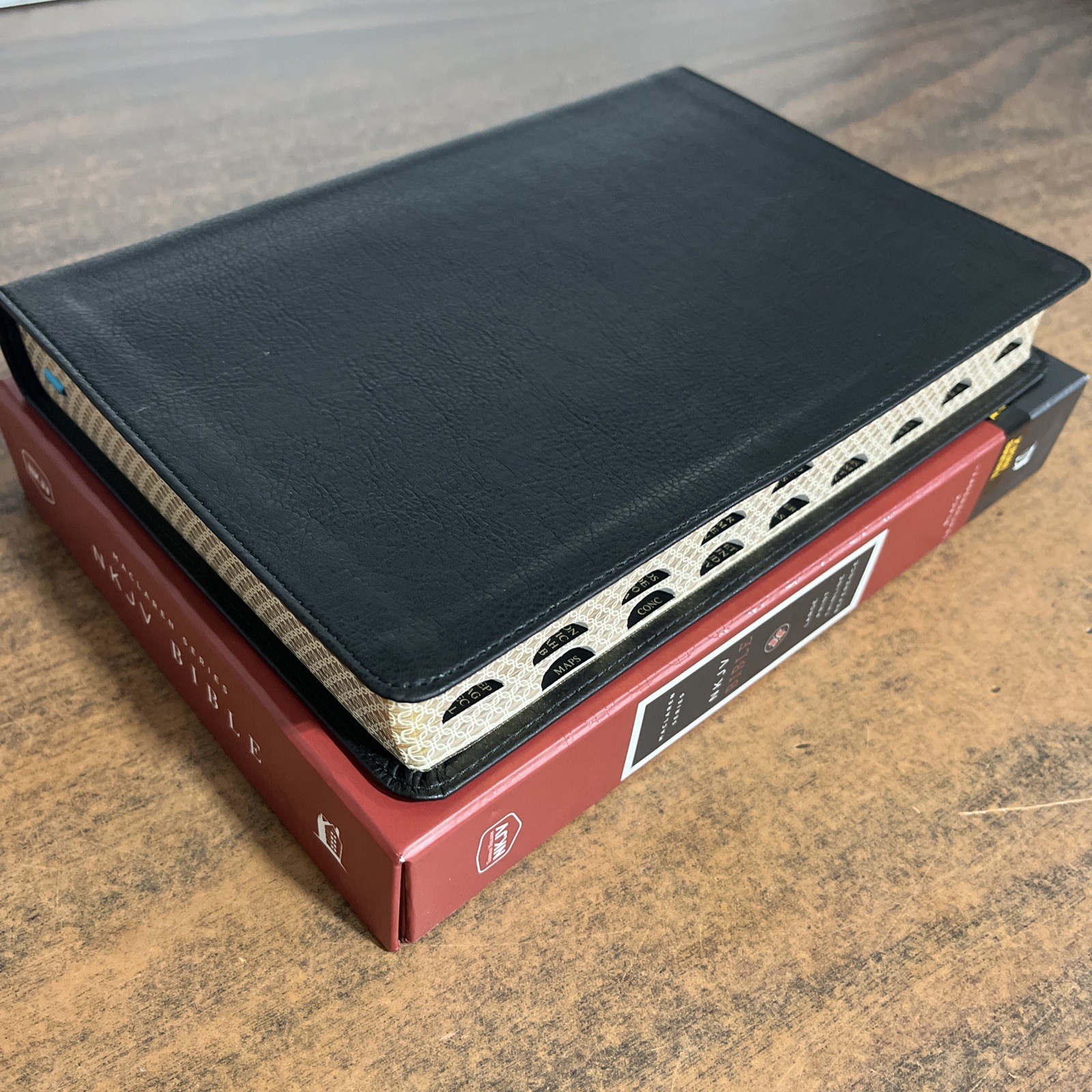 NKJV Large Print Thinline Reference Bible Thumb Indexed – Black LeatherSoft