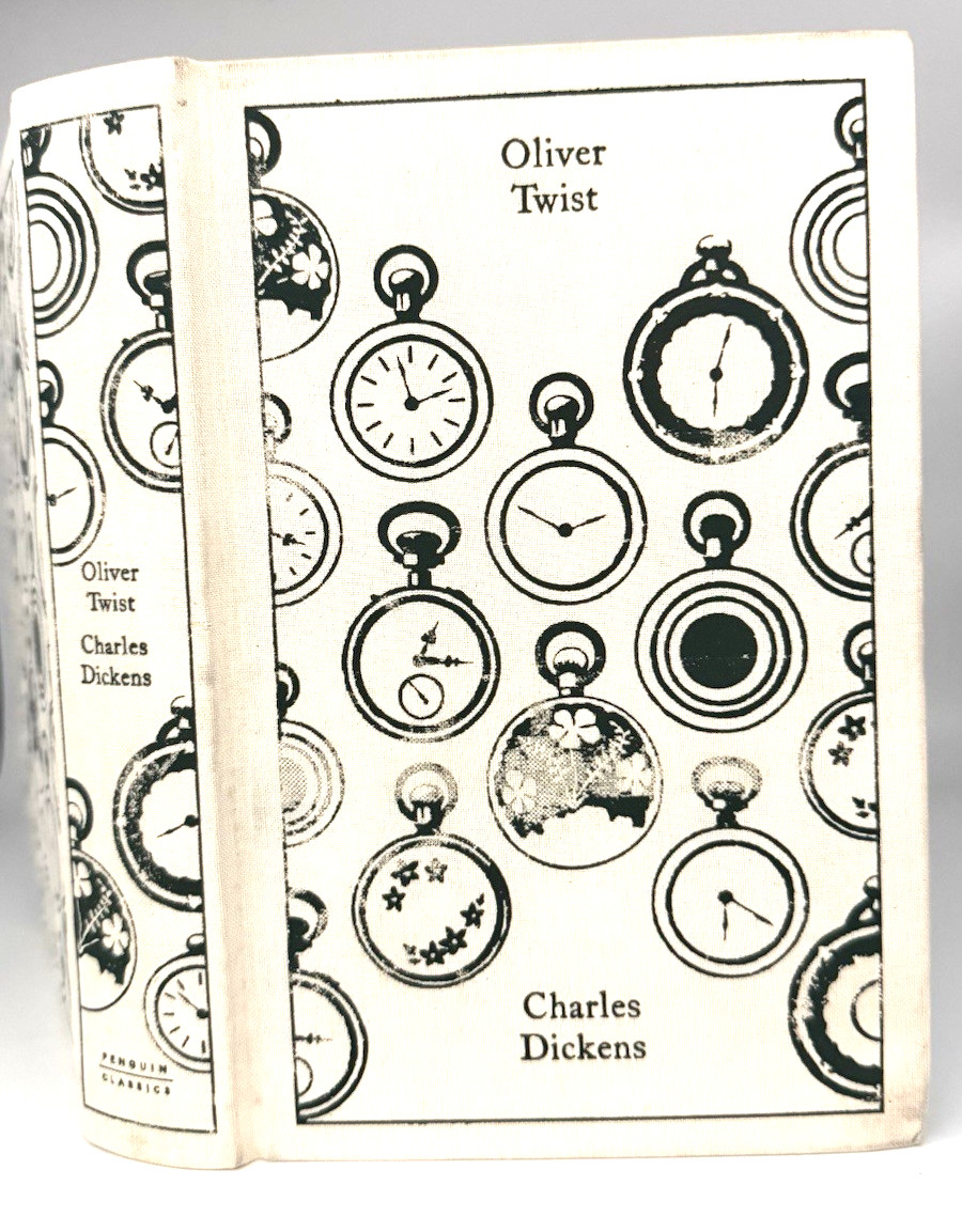 Oliver Twist by Charles Dickens (Penguin Clothbound Classics)