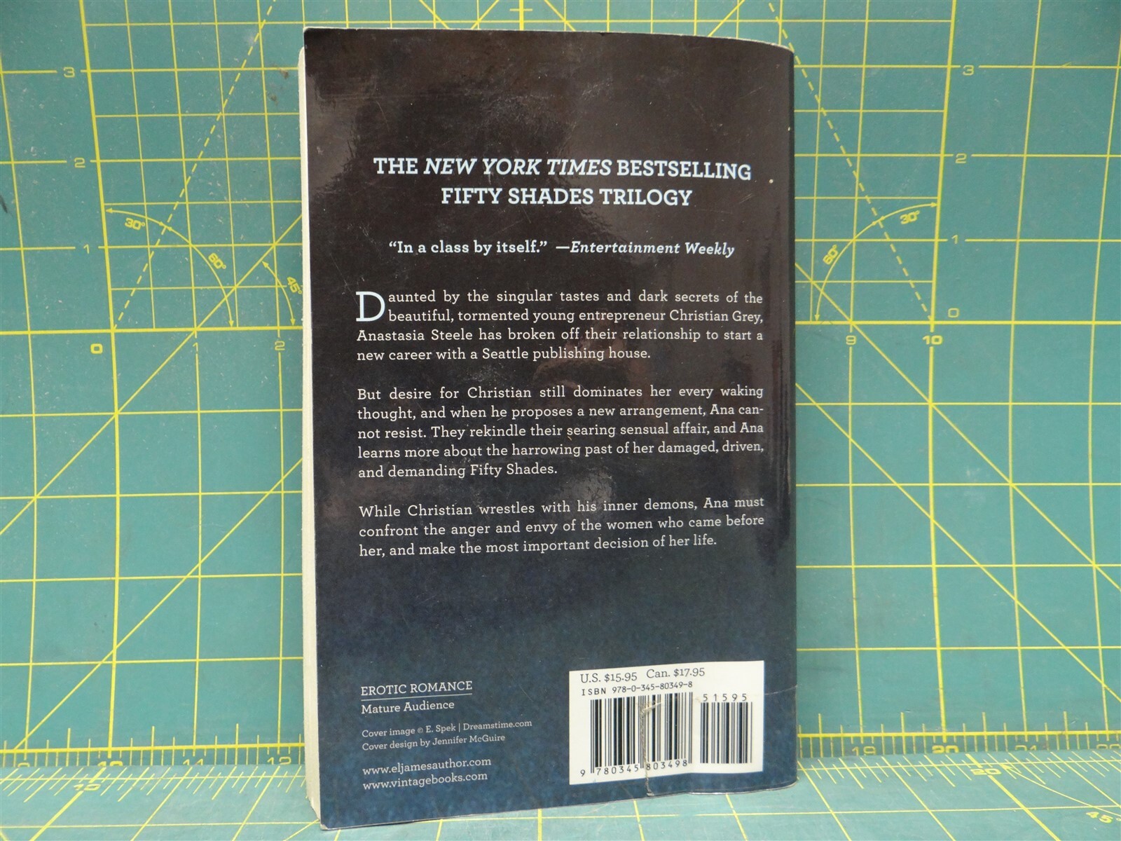 Fifty Shades Darker E.L. James 2011 Paperback 532 pgs Best Seller Romance