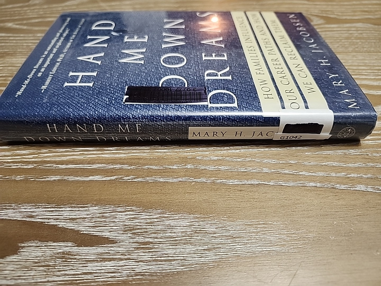 Hand-Me-Down Dreams: How Famil – VERY GOOD