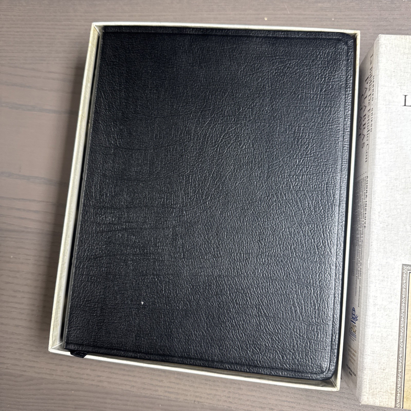 BIBLIA DE ESTUDIO PALABRA CLAVE RVR 1960 COLOR NEGRO PIEL FABRICADA BIBLE