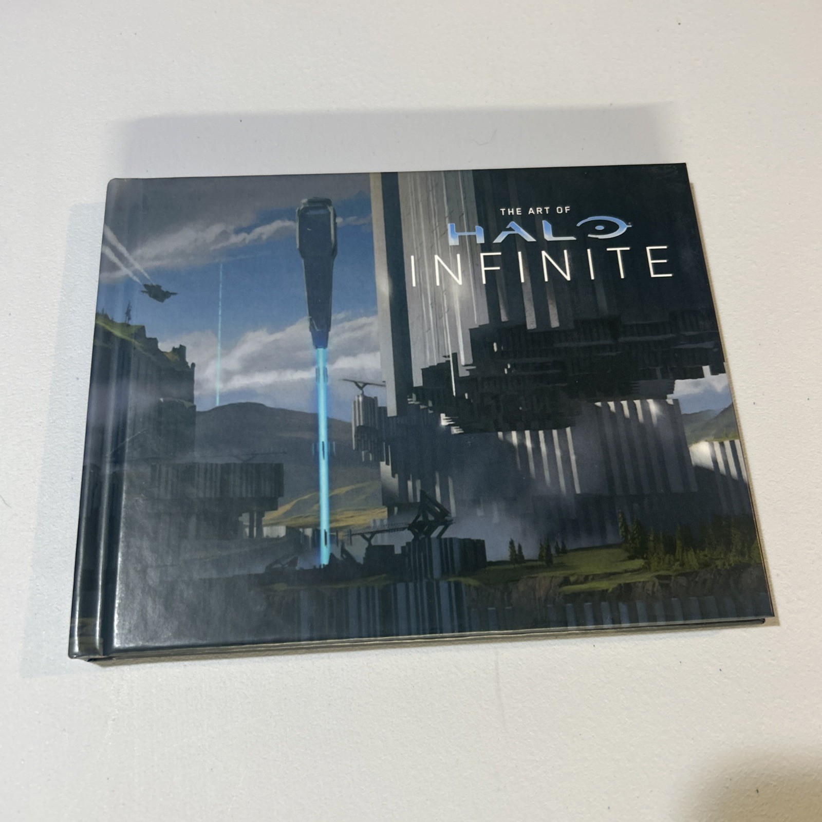 The Art of Halo Infinite Dark Horse Book, Hard Cover MINTBased on Xbox game