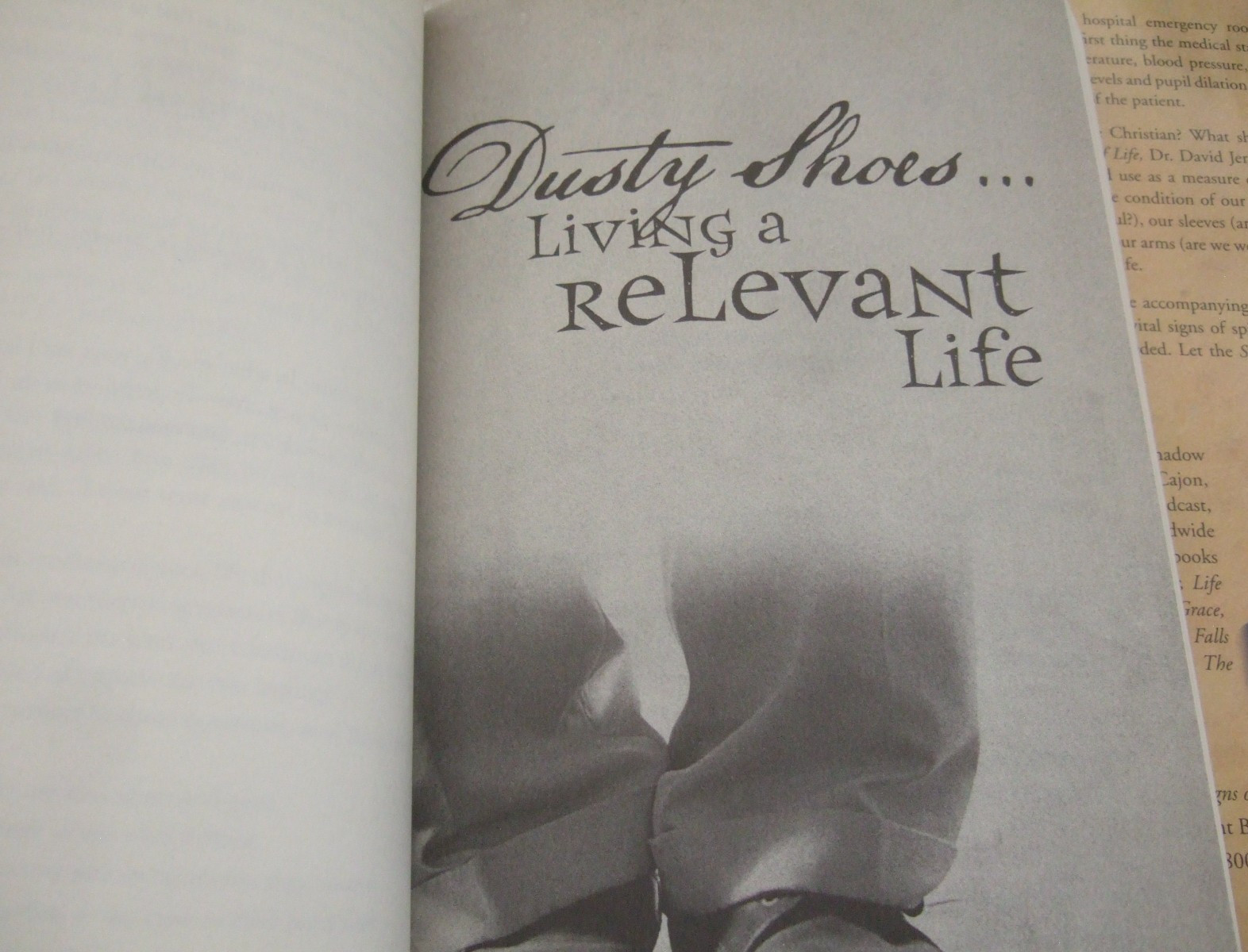 DR. DAVID JEREMIAH PAPERBACK BOOK & STUDY GUIDE SIGNS OF LIFE 2007