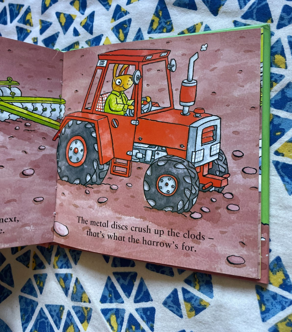 TONY MITTON, ANT PARKER. TREMENDOUS TRACTORS. HARDCOVER. 14 BY 14CM. 2003