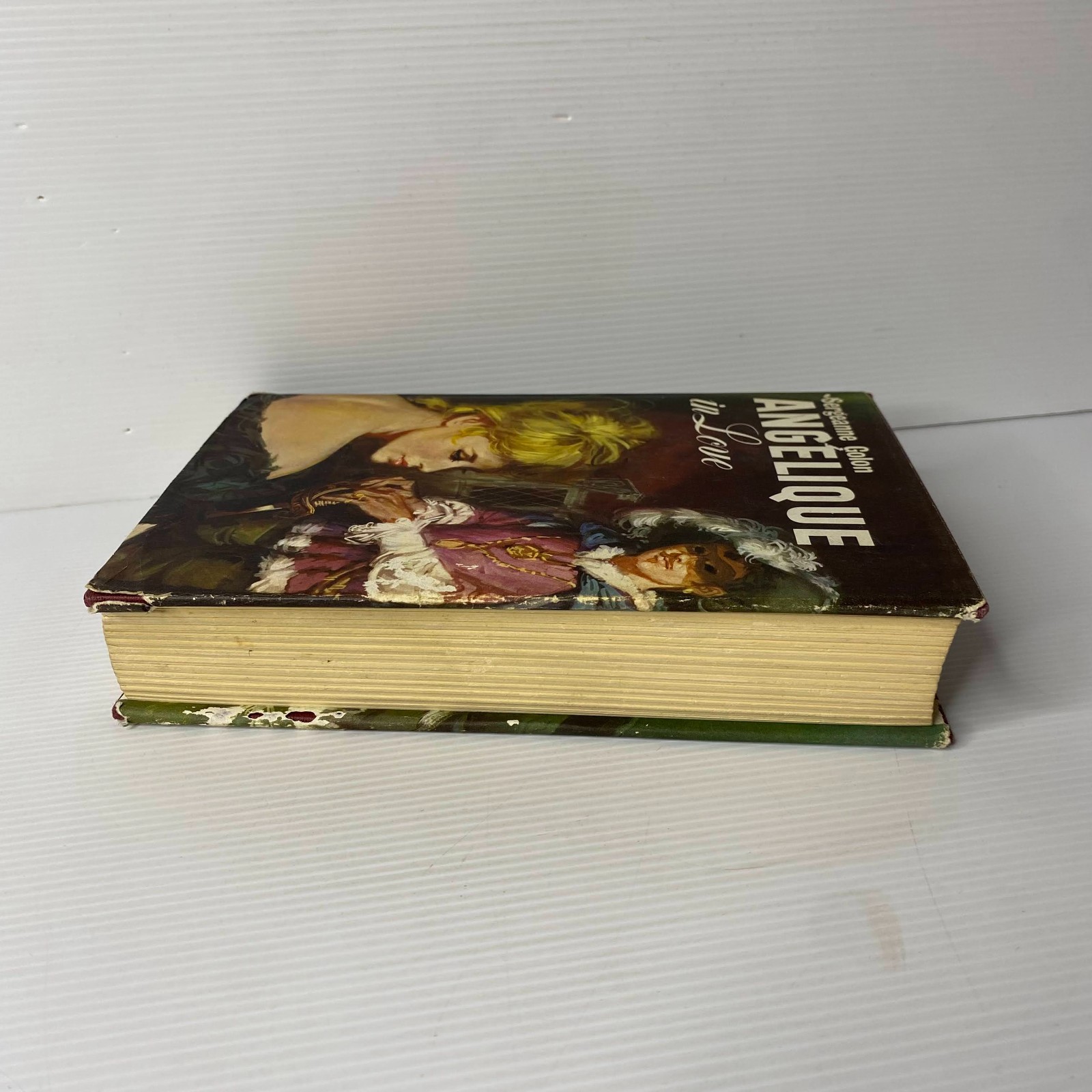 Angelique in Love by Sergeanne Golon