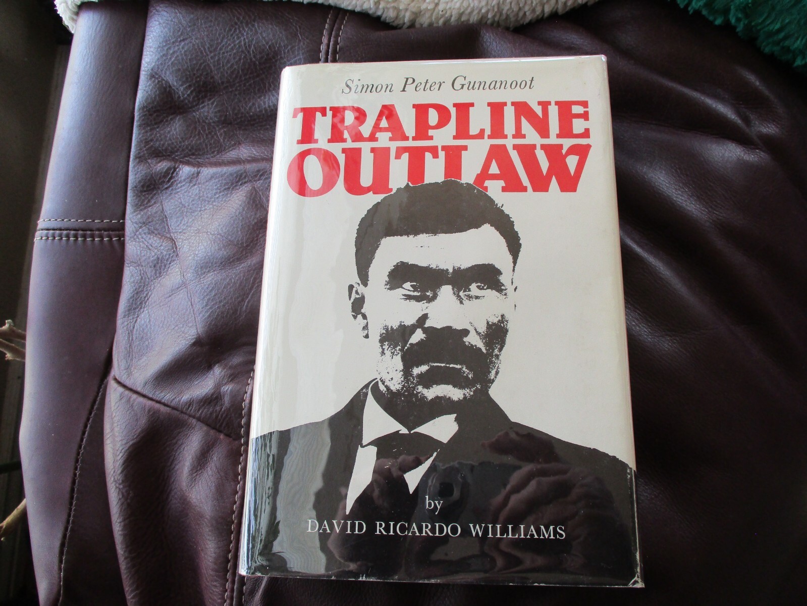 Trapline Outlaw – Simon Peter Gunanoot David Ricardo Williams Sono Nis Press B1