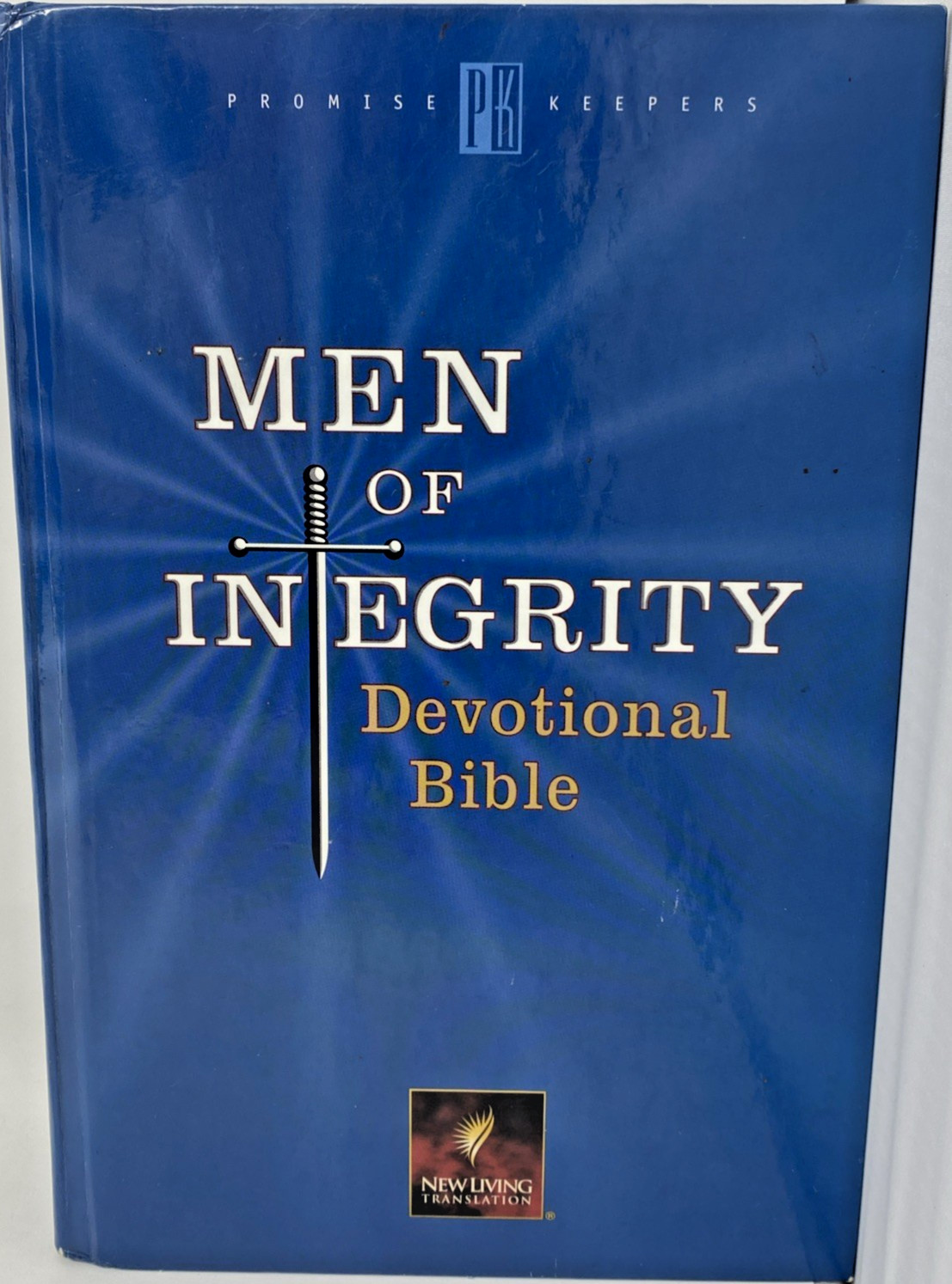 Men of Integrity Devotional Bible-Nlt by Tyndale House