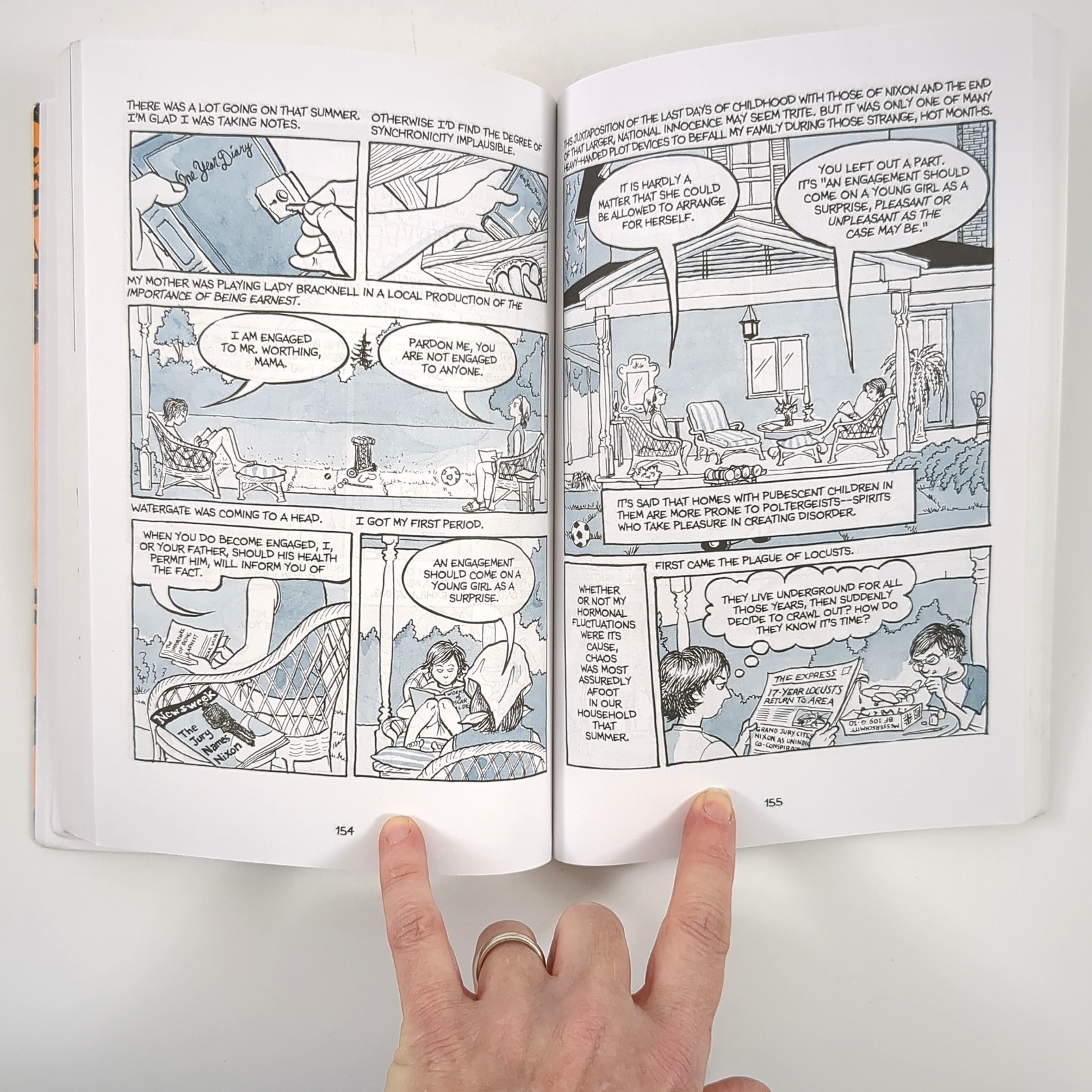 Fun Home Family Tragicomic Graphic Memoir Paperback Book Alison Bechdel 2006