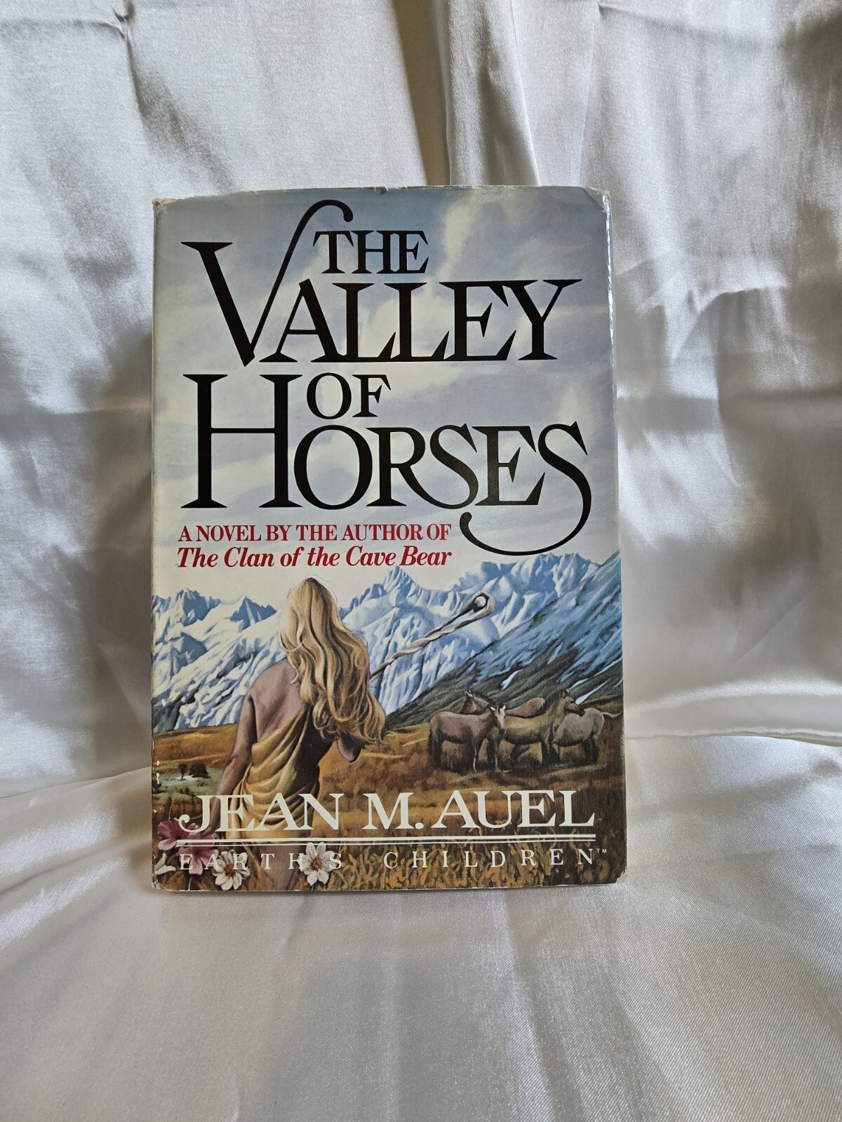 Earth’s Children Ser.: The Valley of Horses by Jean M. Auel (1982, Hardcover)