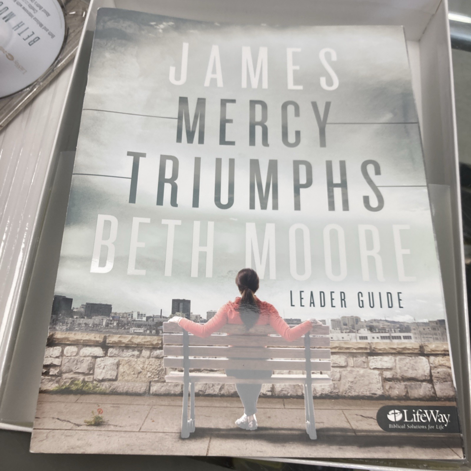 JAMES Mercy Triumphs Beth Moore Leader Kit – 6 DVDs Leader Guide Member Book