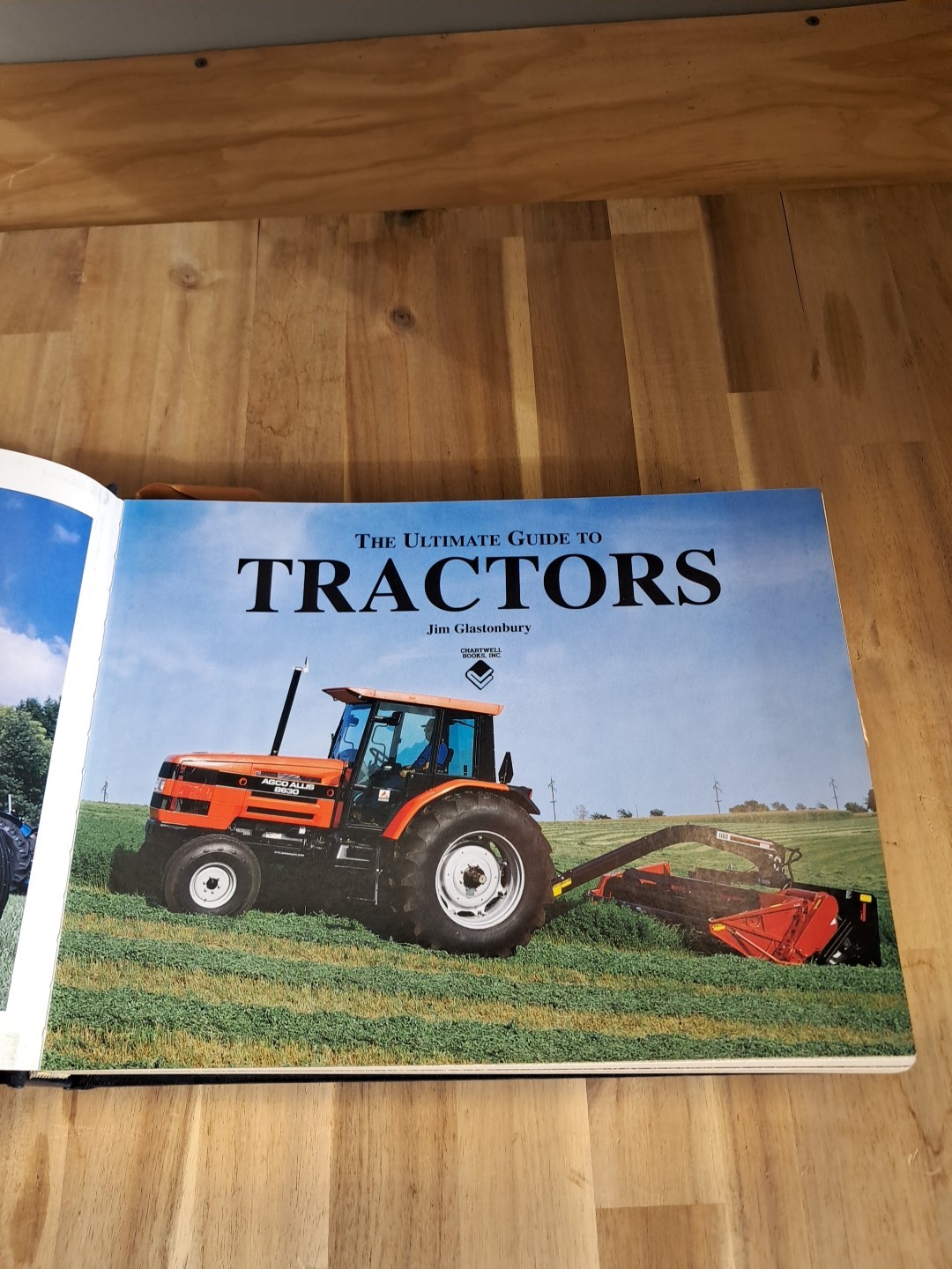 Chartwell Books huge book The Ultimate Guide to Tractors by Jim Glastonbury P80