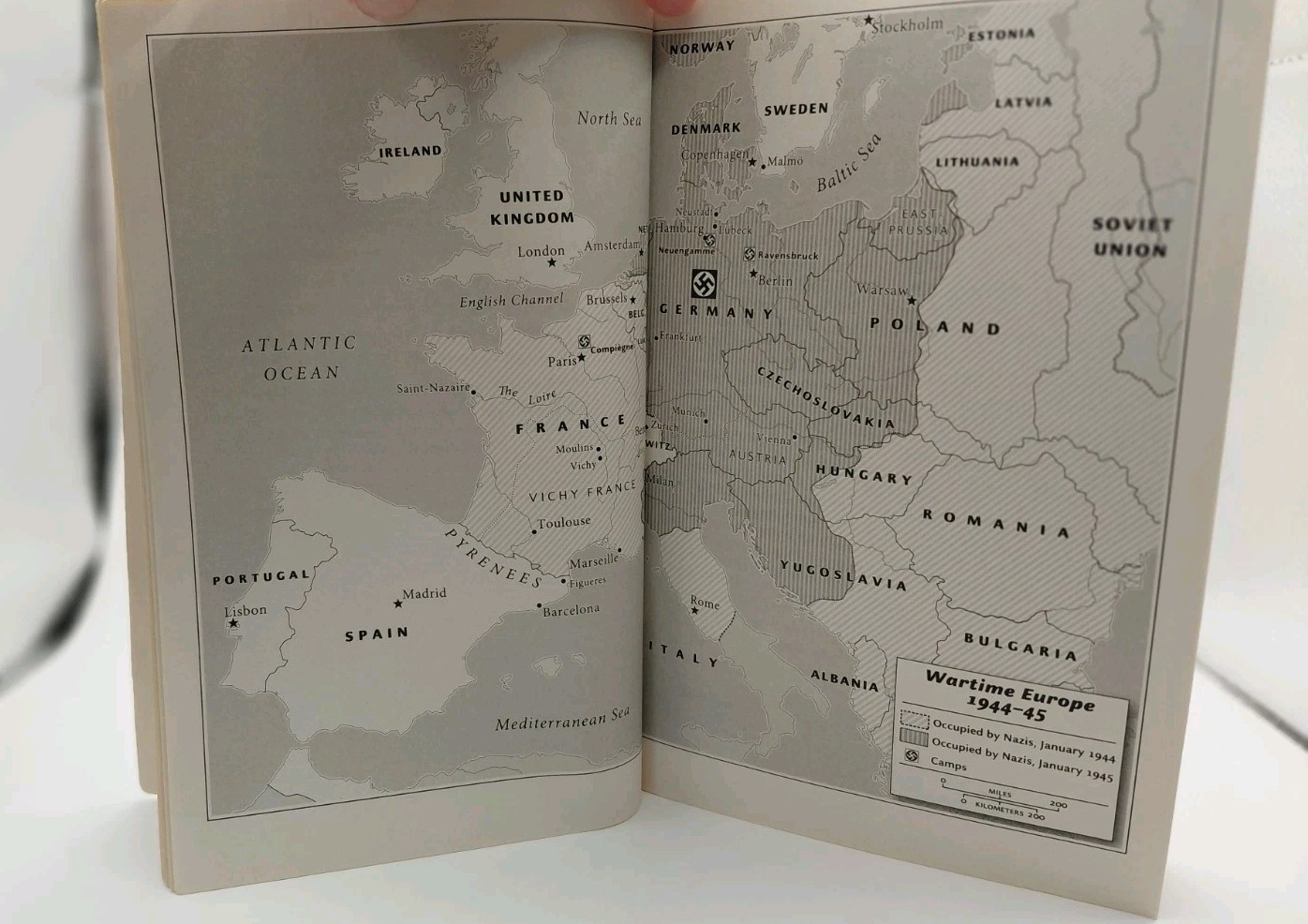 „Avenue of Spies: Nazi Occupied Paris“ Paperback Book, (By: Alex Kershaw), WWII