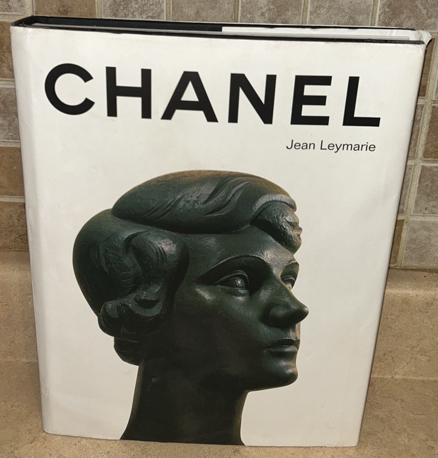 Chanel – Jean Leymarie – 2011 hardcover Preowened