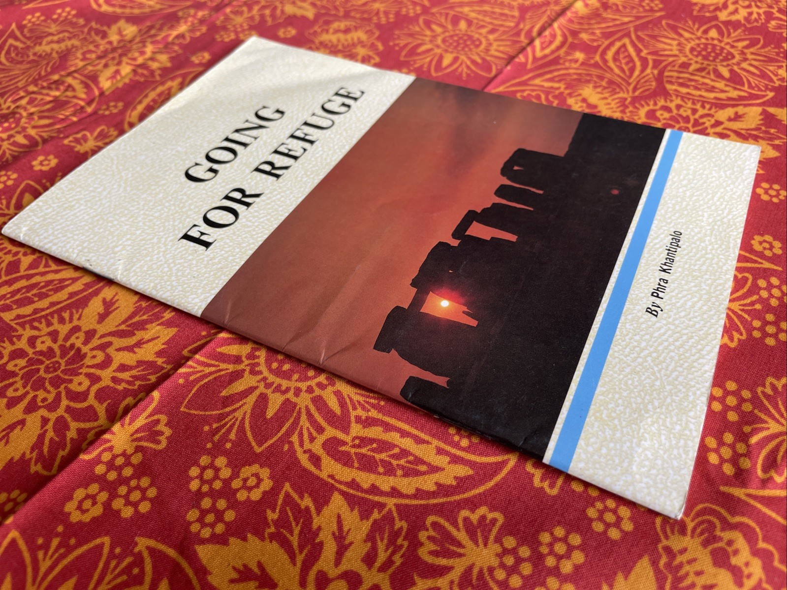 Going for Refuge by Phra Khantipalo (Vintage Buddhist Text, Taiwan PB 26 pages)