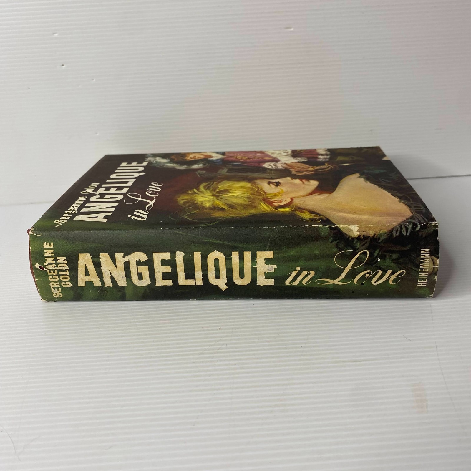 Angelique in Love by Sergeanne Golon