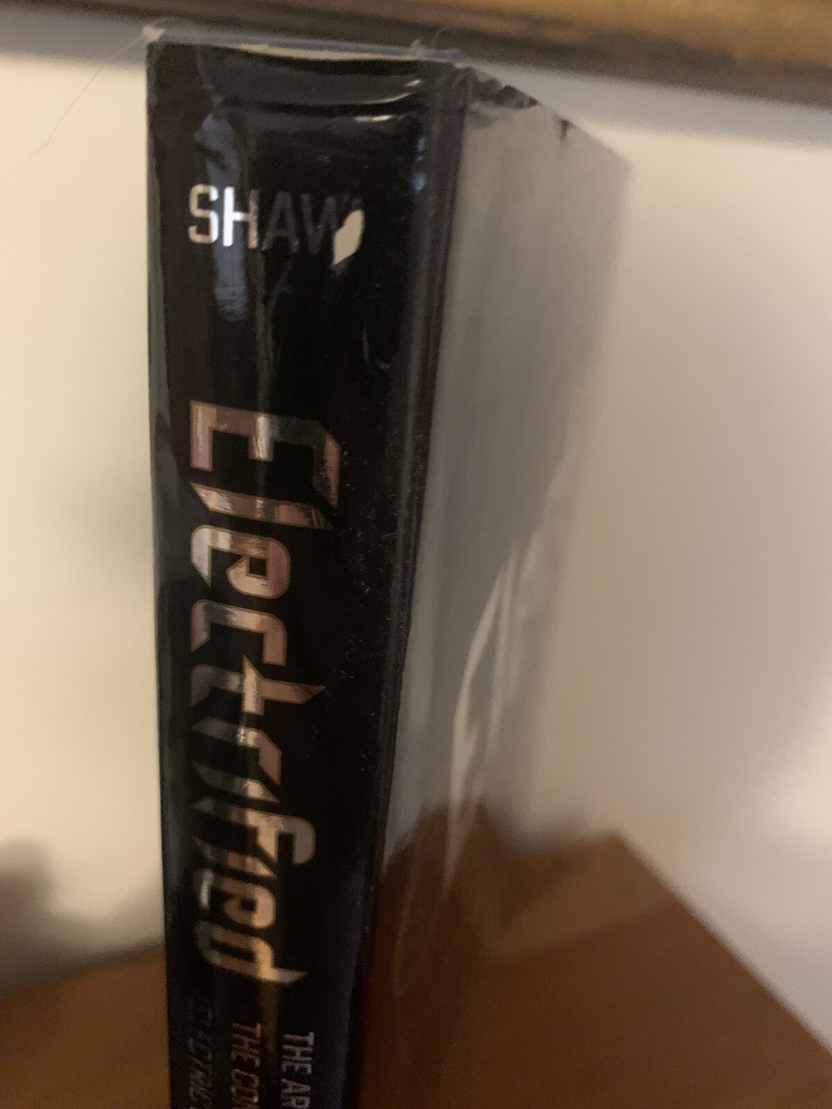 Electrified Art of Contemporary Electric Guitar – Robert Shaw – Hardcover