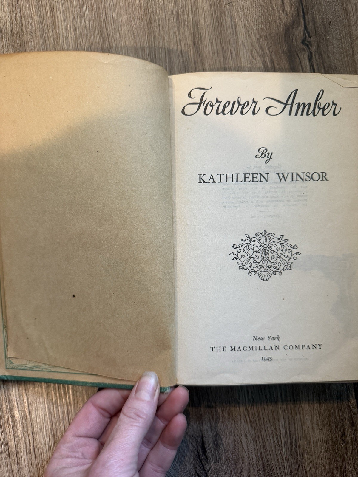 Kathleen Winsor Forever Amber Hardcover Novel – The Macmillan Company 1945