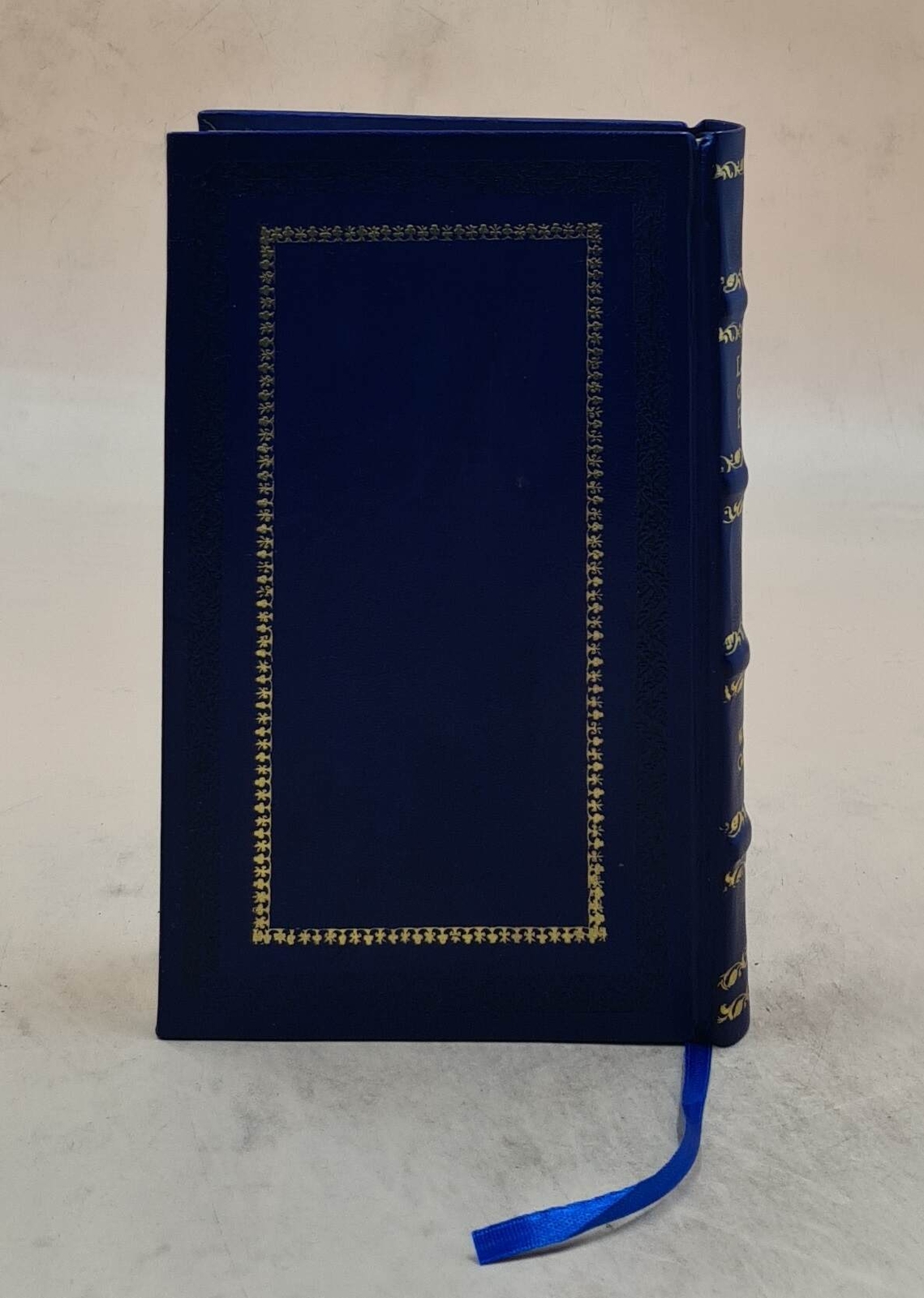 Lord Of The Flies: (Penguin Classics Deluxe Edition) [Premium Leather Bound]