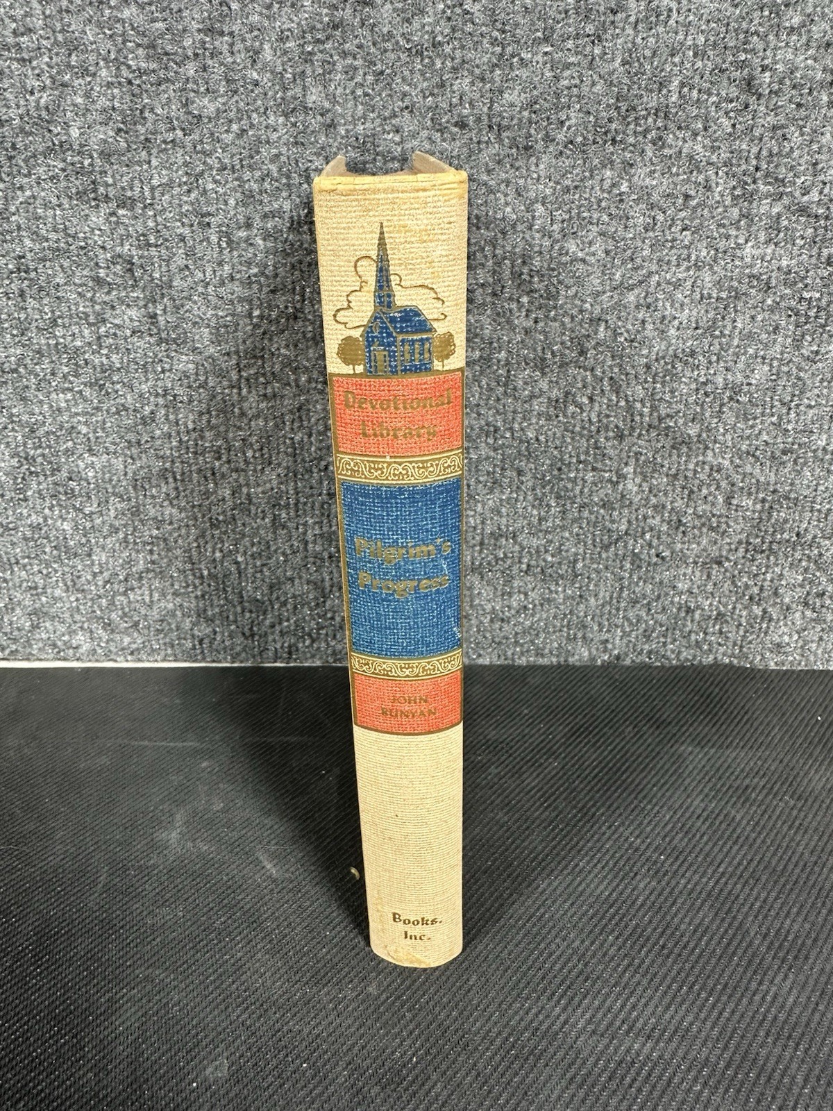 Pilgrim’s Progress by John Bunyan HC NO PRINT DATE 390 Pages