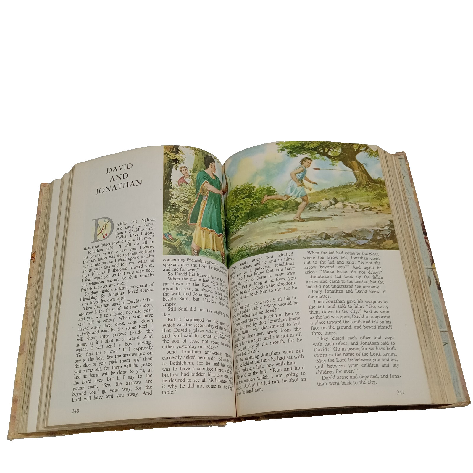 The Chidrens Bible Illustrated Old Testament New Testament Hardcover KBIBLE