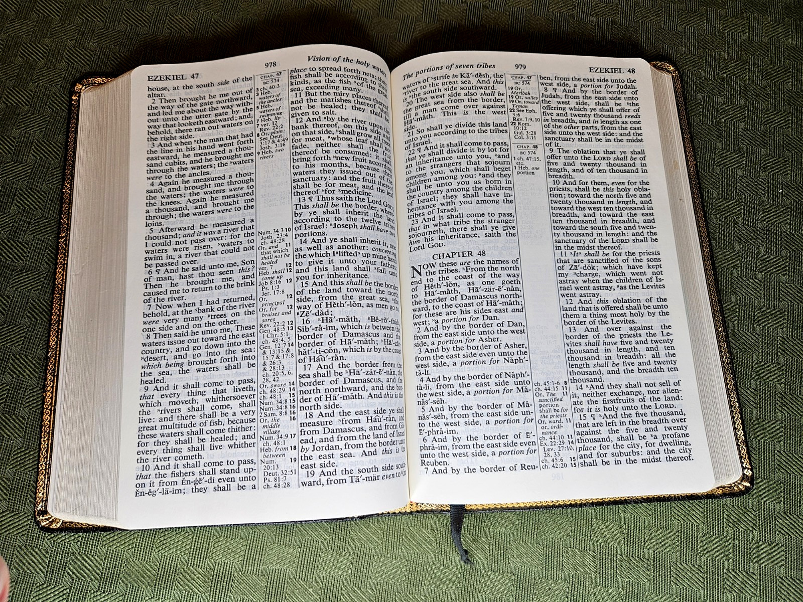 KJV – LARGE Print Reference Holy Bible, Black Genuine Leather, World 956C