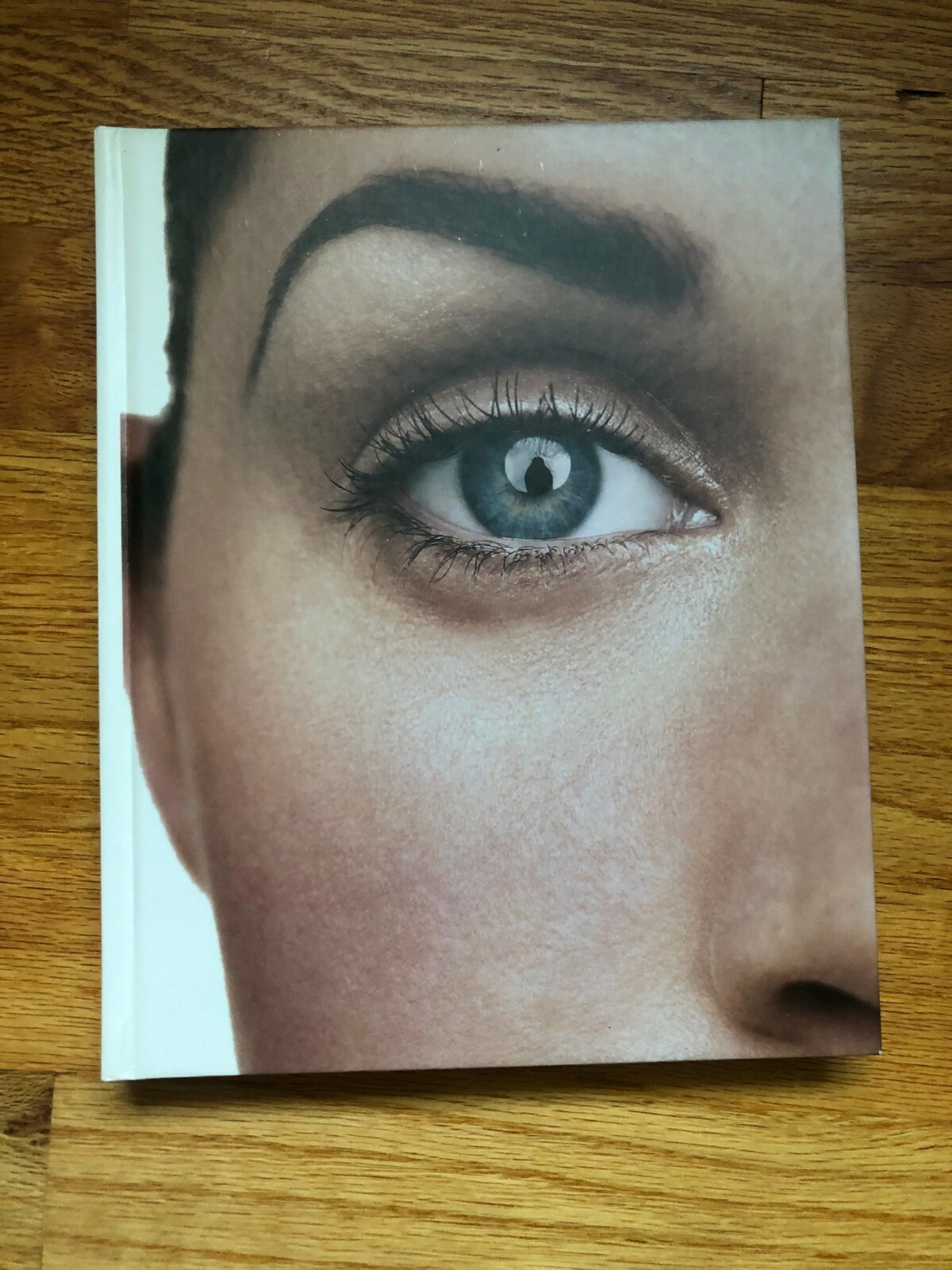 „Bobbi Brown Beauty “ The Ultimate Beauty Resource 1st Edition 1997, 242 pages.