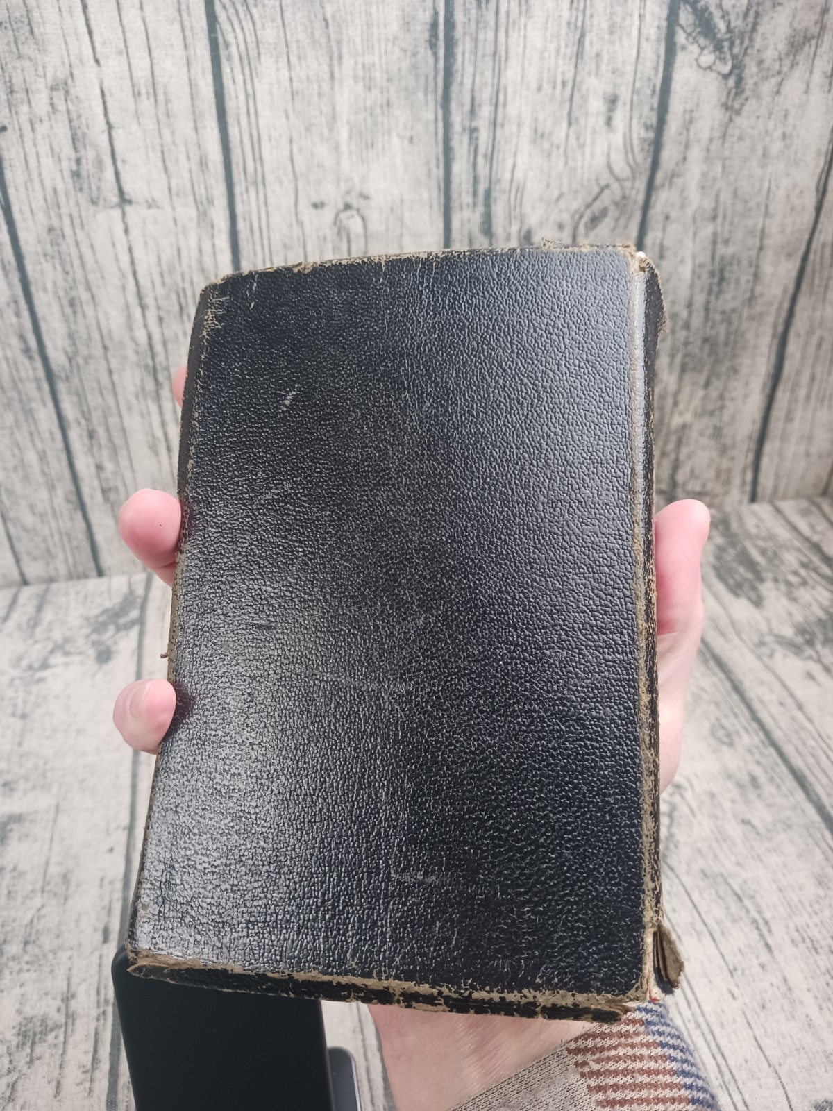 Holy Bible: Authorized King James Version (Zondervan, Concordance, Red) Pre-Own