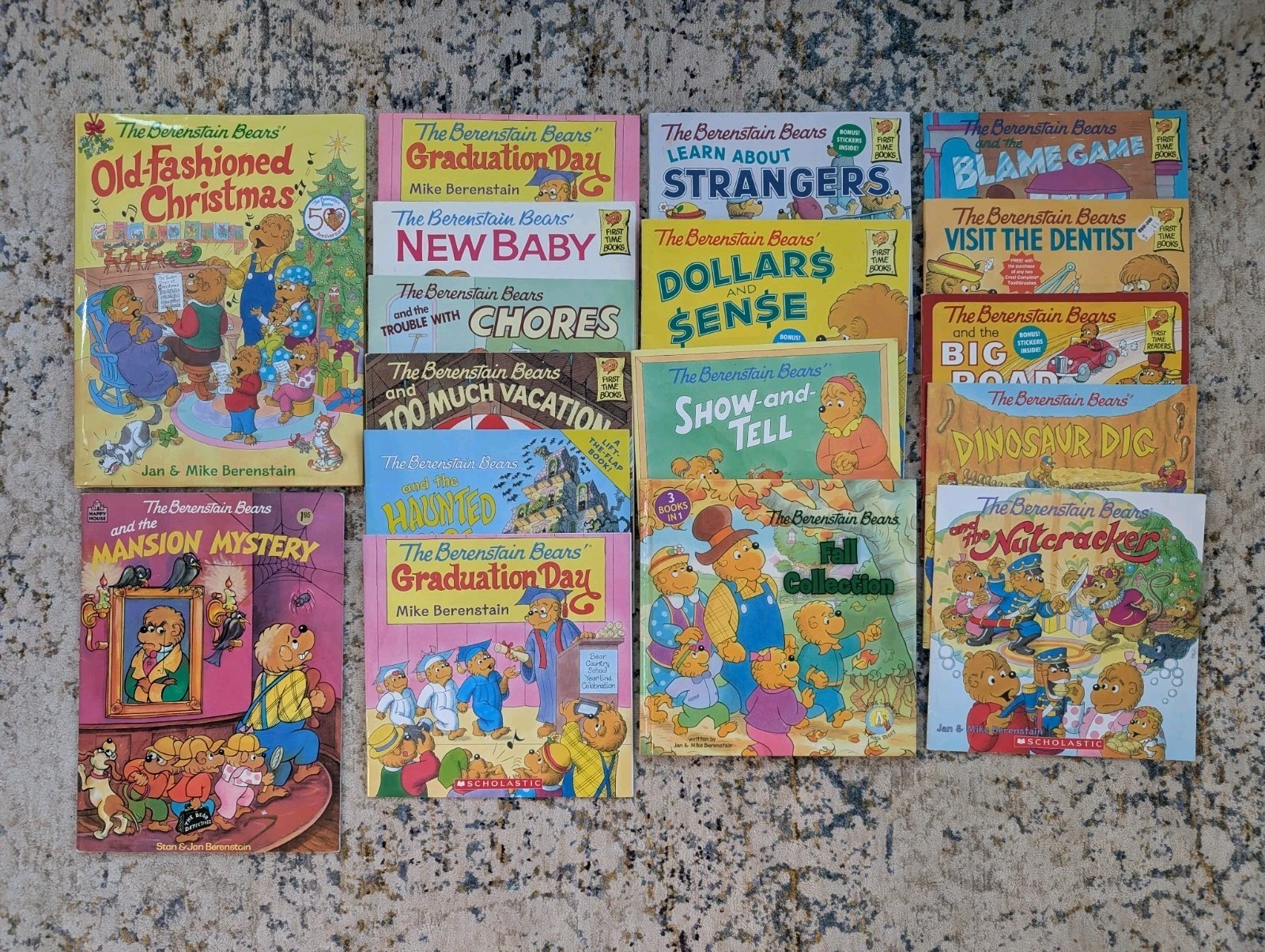 Mixed Lot of 17 Berenstain Bears Books (3 Vintage, 14 Newer) 2 HC 15 Paperback