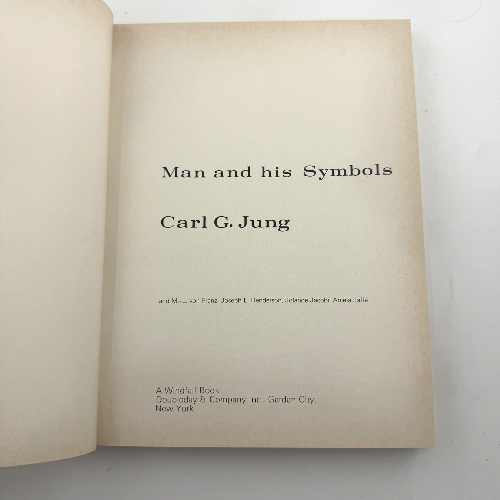 MAN AND HIS SYMBOLS Carl G. Jung Windfall 1969 HCDJ First Edition