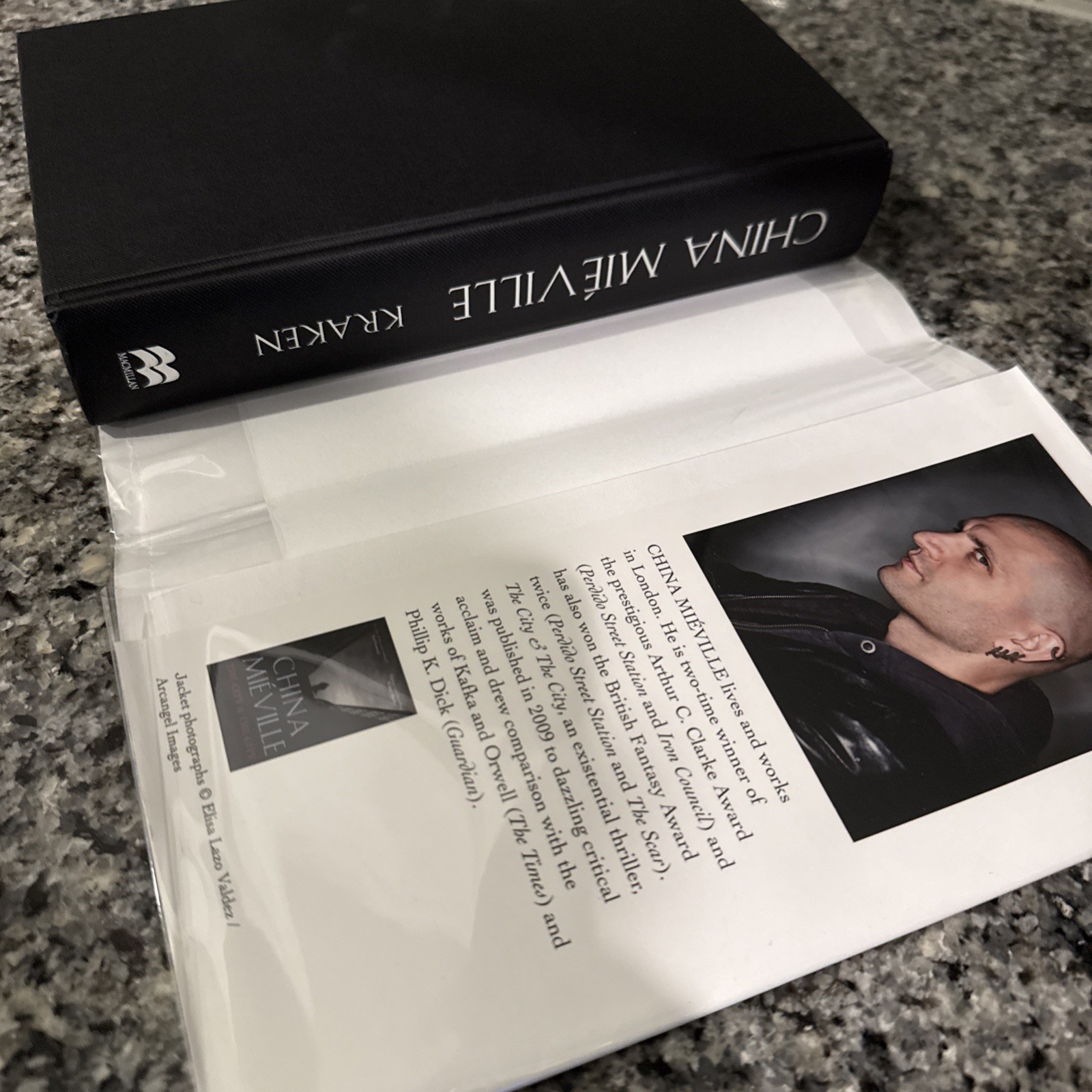 Kraken – China Miéville – Signed UK First Edition HCDJ New Weird Urban Fantasy