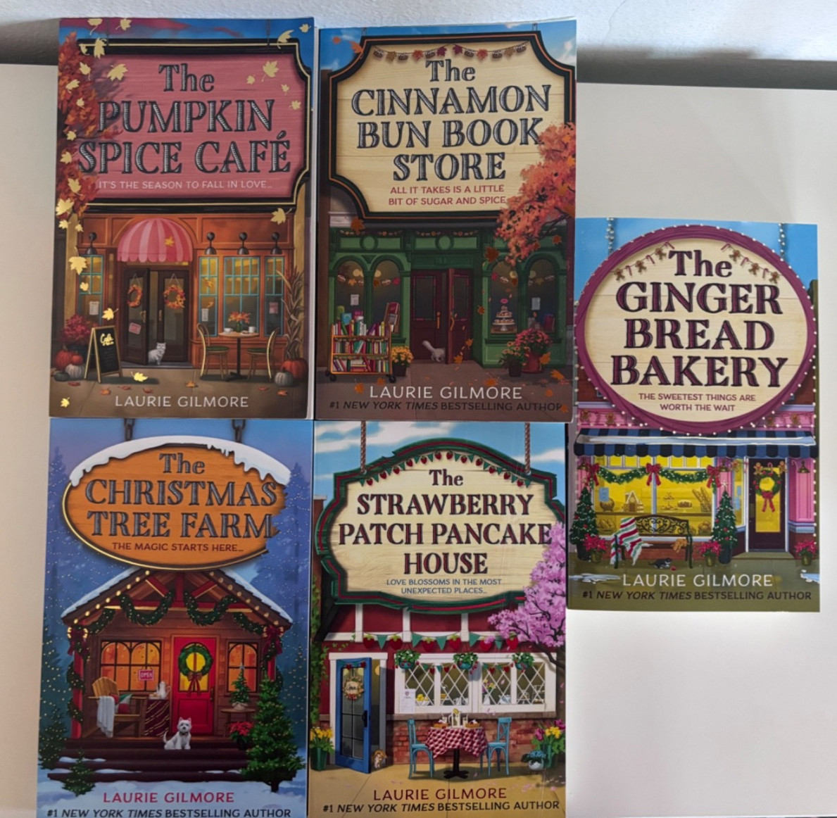 *LIKE NEW* Dream Harbor Series Boxed Set + Gingerbread Bakery by Laurie Gilmore