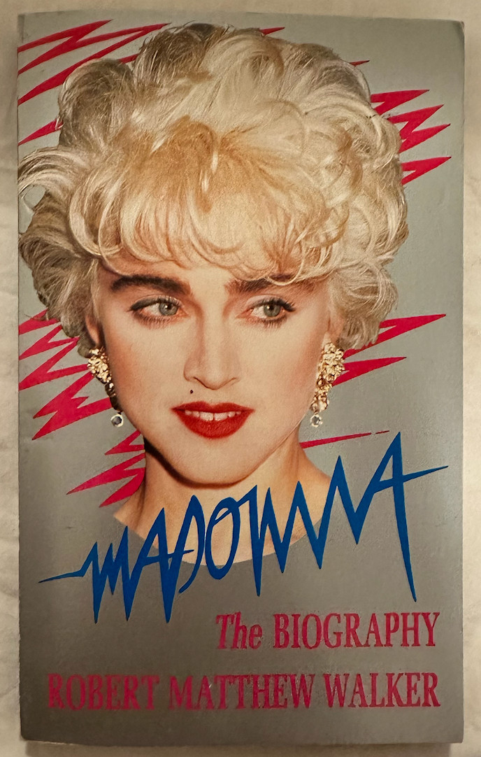 MADONNA BOOK „THE BIOGRAPHY“ 1989 – PAPERBACK, 154 PAGES – NEAR MINT!!!