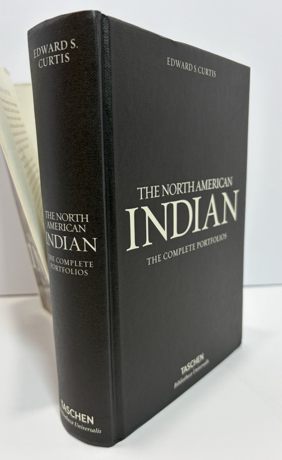 2020 „The North American Indian: The Complete Portfolios“ by Edward S. Curtis