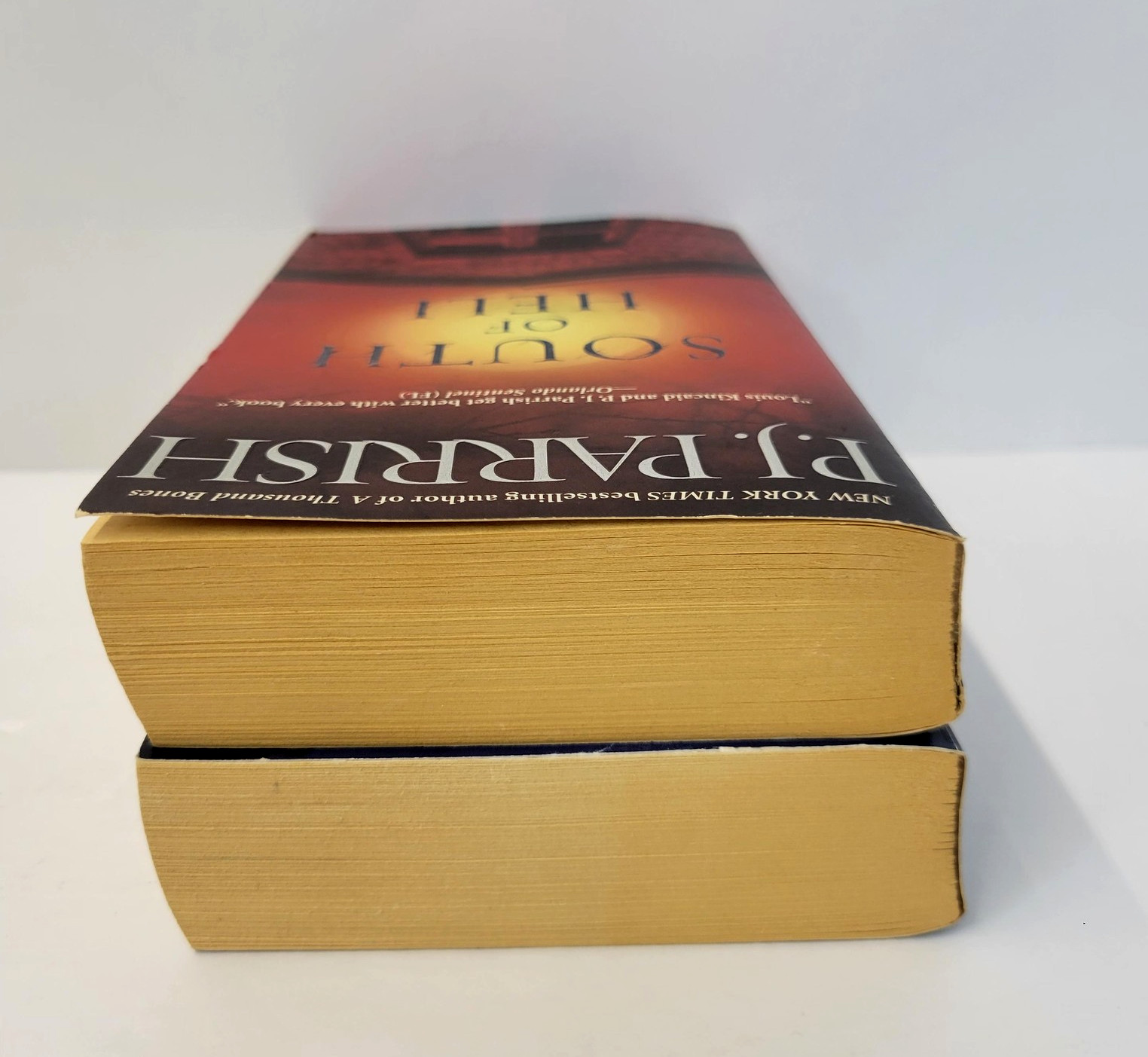 Dark Of The Moon & South Of Hell P.J. Parrish 2 Mass Market PB Lot Crime Mystery