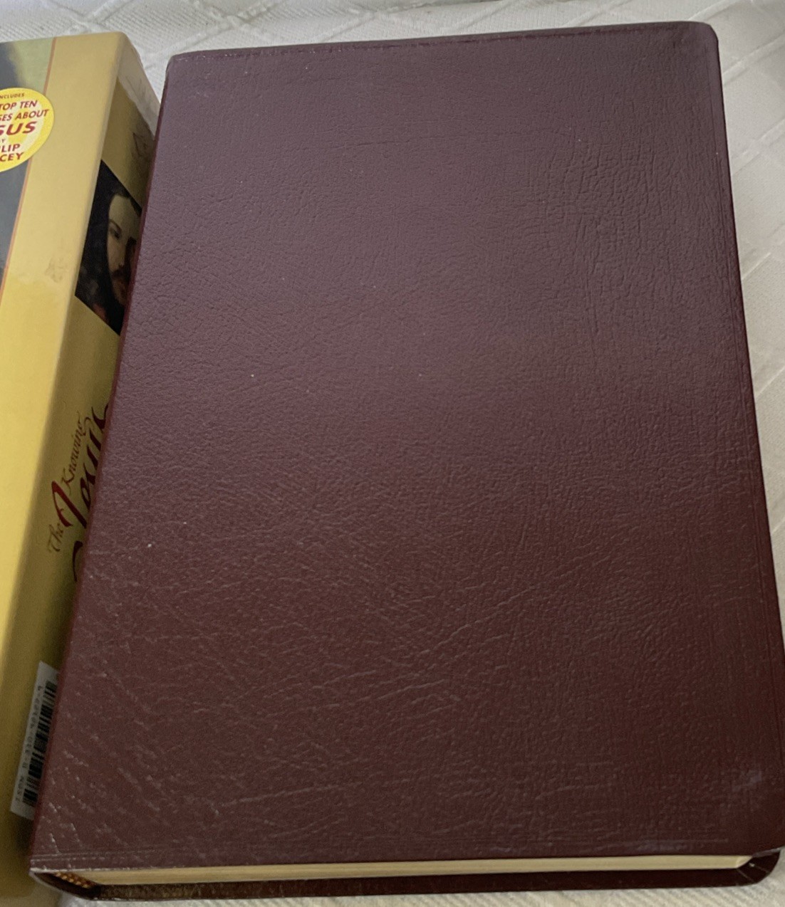 THE KNOWING JESUS STUDY BIBLE. NIB. Burgundy Leather. Free Shipping.