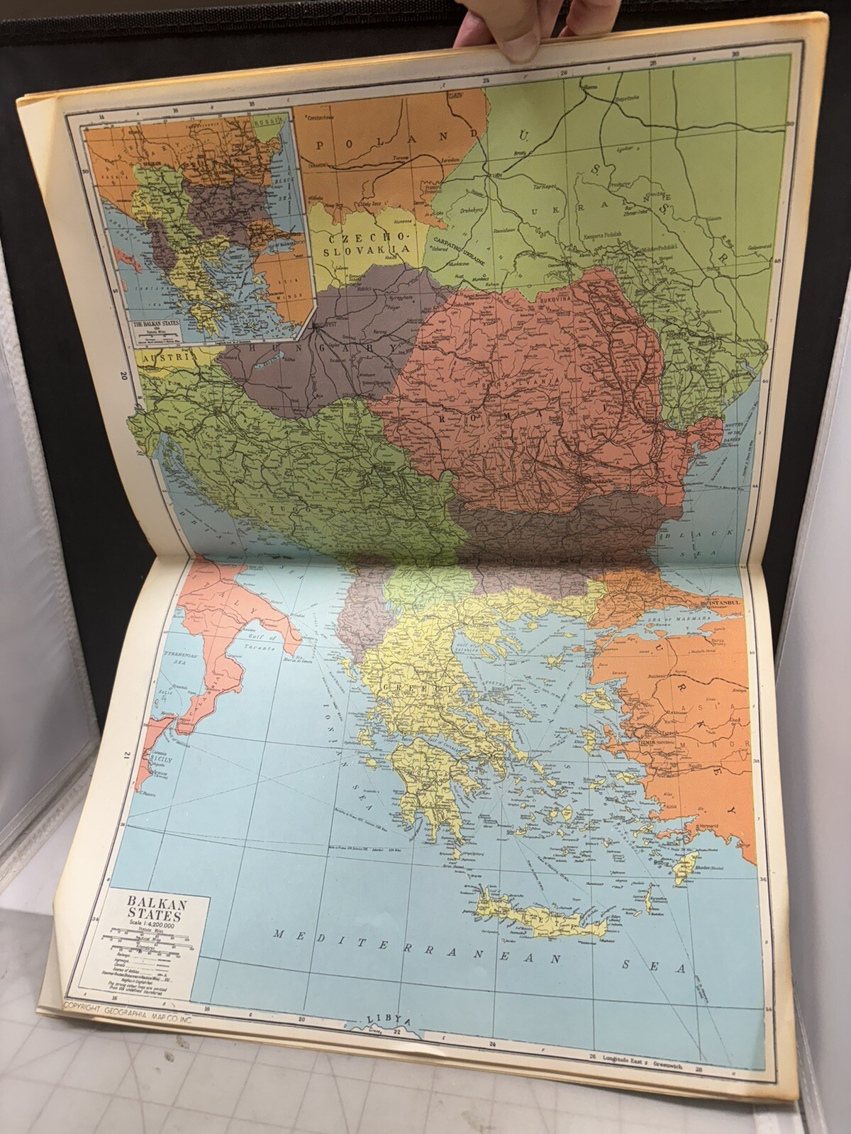 1962 Geographia World Atlas Newly Revised Edition 32 Pages Of Color Maps -MC1