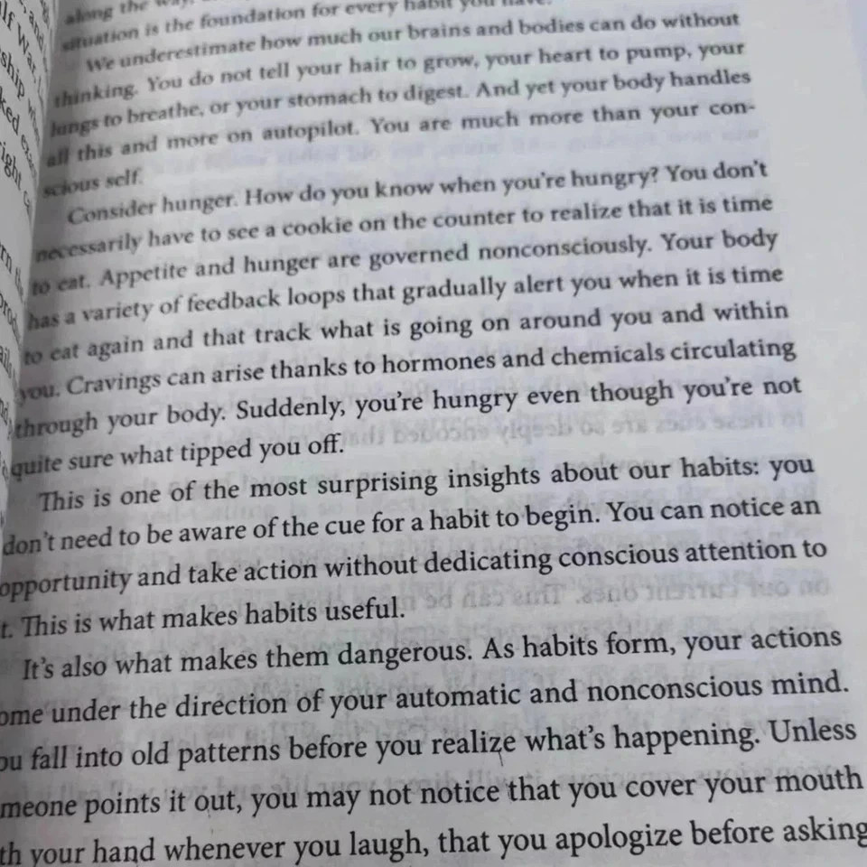 Atomic Habits by James Clear Build Good Habits & Break Bad Ones (Paperback)