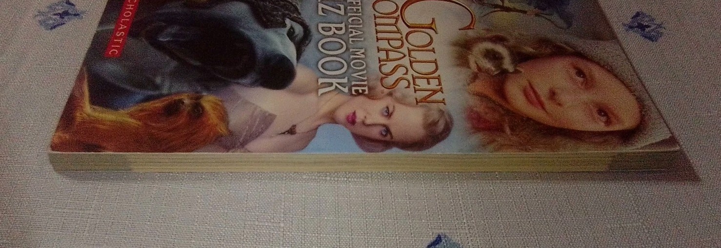 The Golden Compass Official Movie Quiz Book-Scholastic Paperback New Line_1st Ed