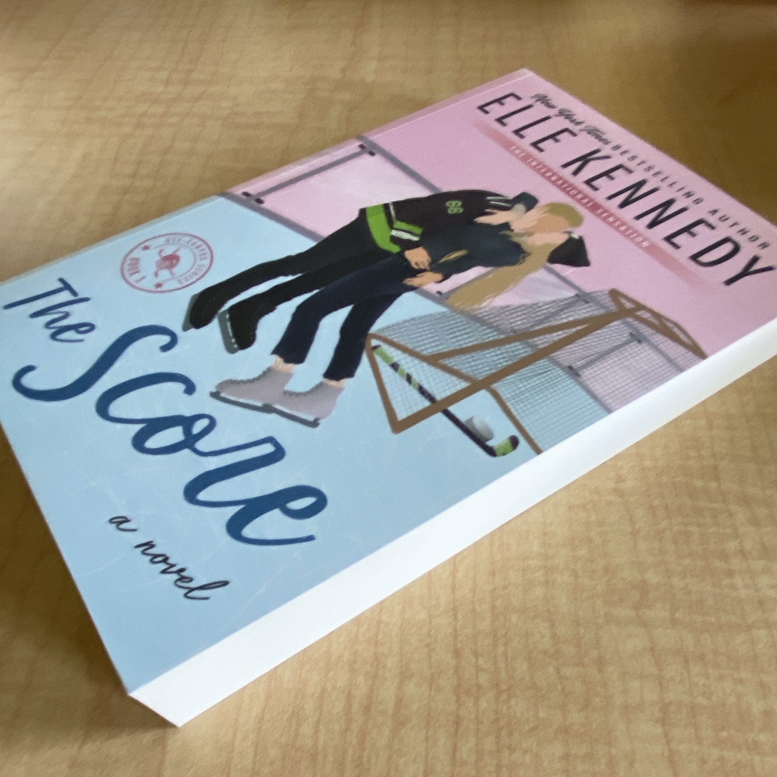 The Score (Off-Campus) by Elle Kennedy, Bloom Books, YA Fiction Novel, PB