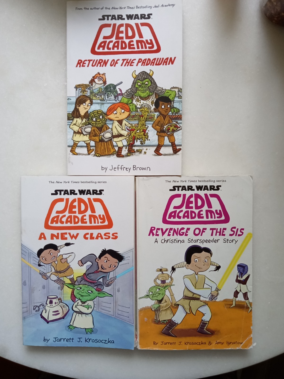 Mixed Lot : Graphic Novels / Children’s Books — PLS READ DESCRIPTION