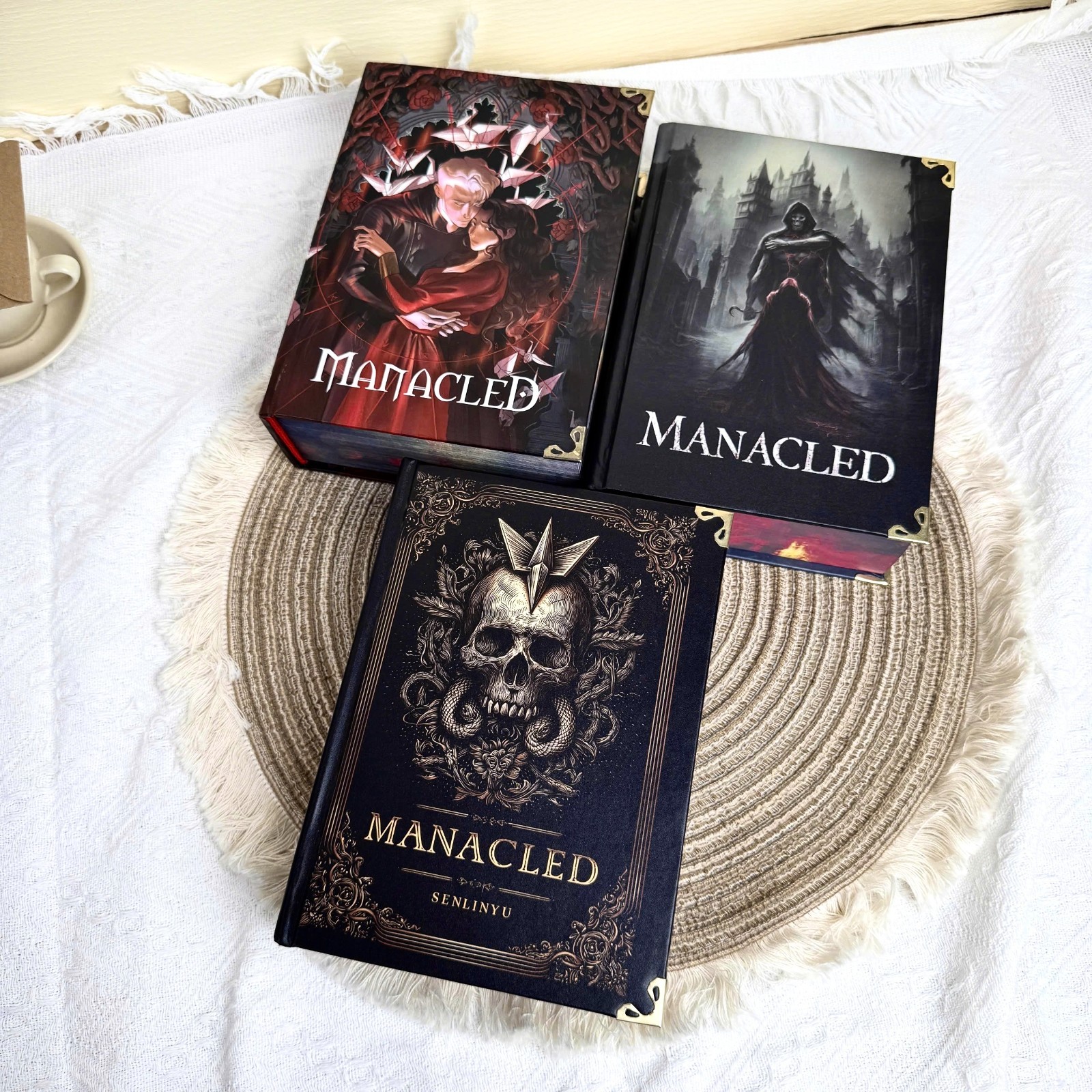 Manacled Hardcover Special Edition SenLinYu Sprayed Edges Collector Edition