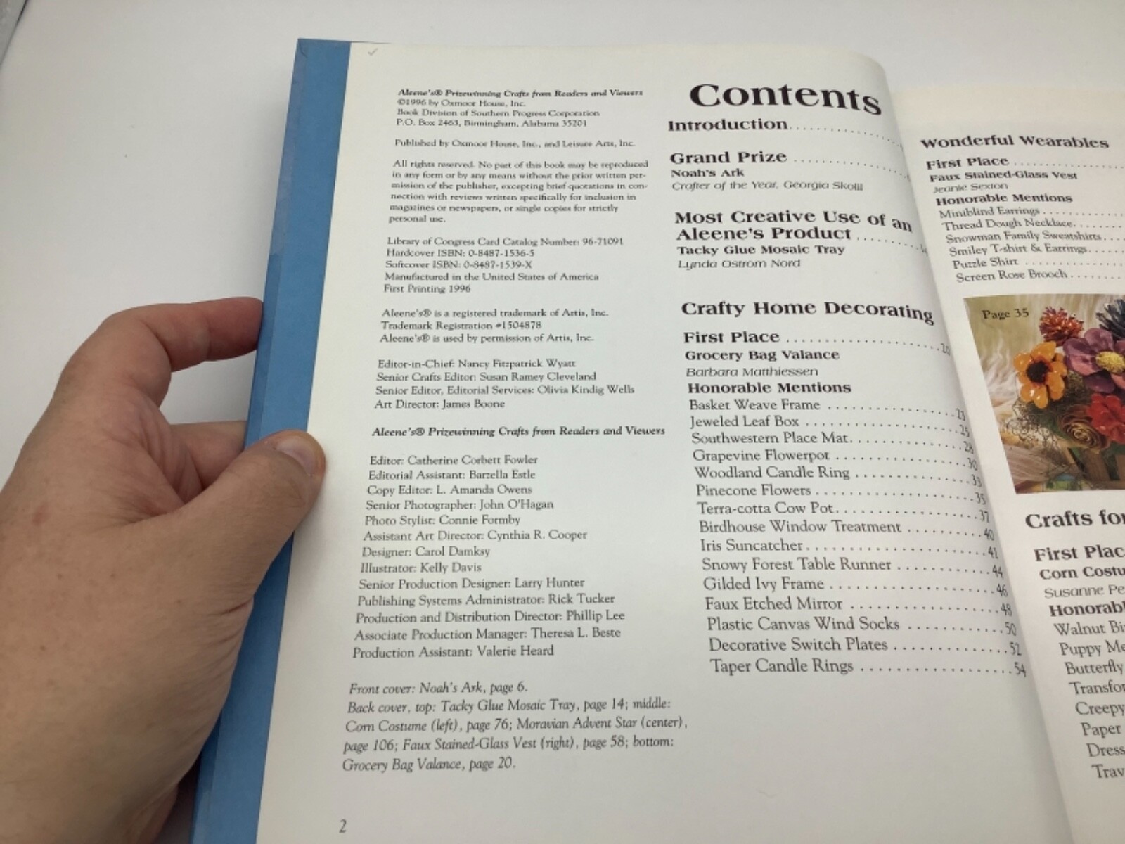 Aleene’s Prizewinning Crafts ISBN 0-8487-1536-5, Pages 143, Looks Unused