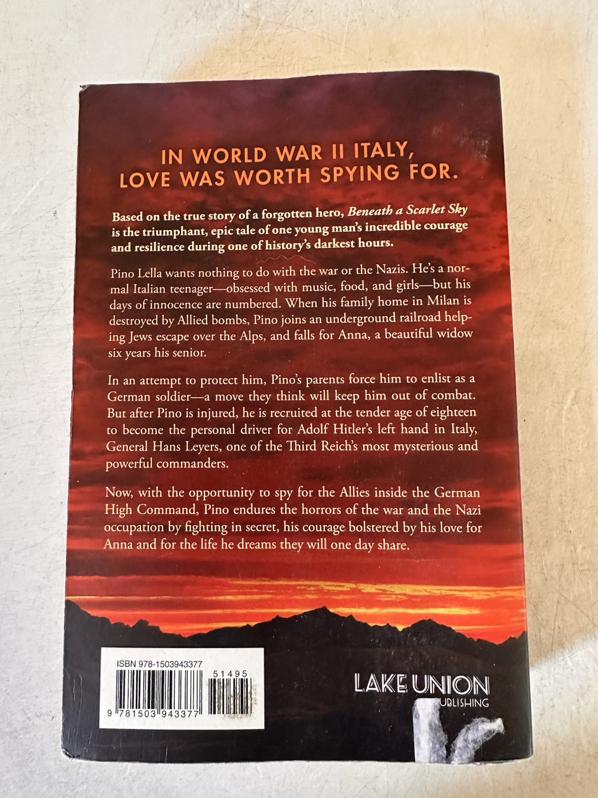 Beneath a Scarlet Sky : A Novel by Mark Sullivan 2017, Trade Paperback