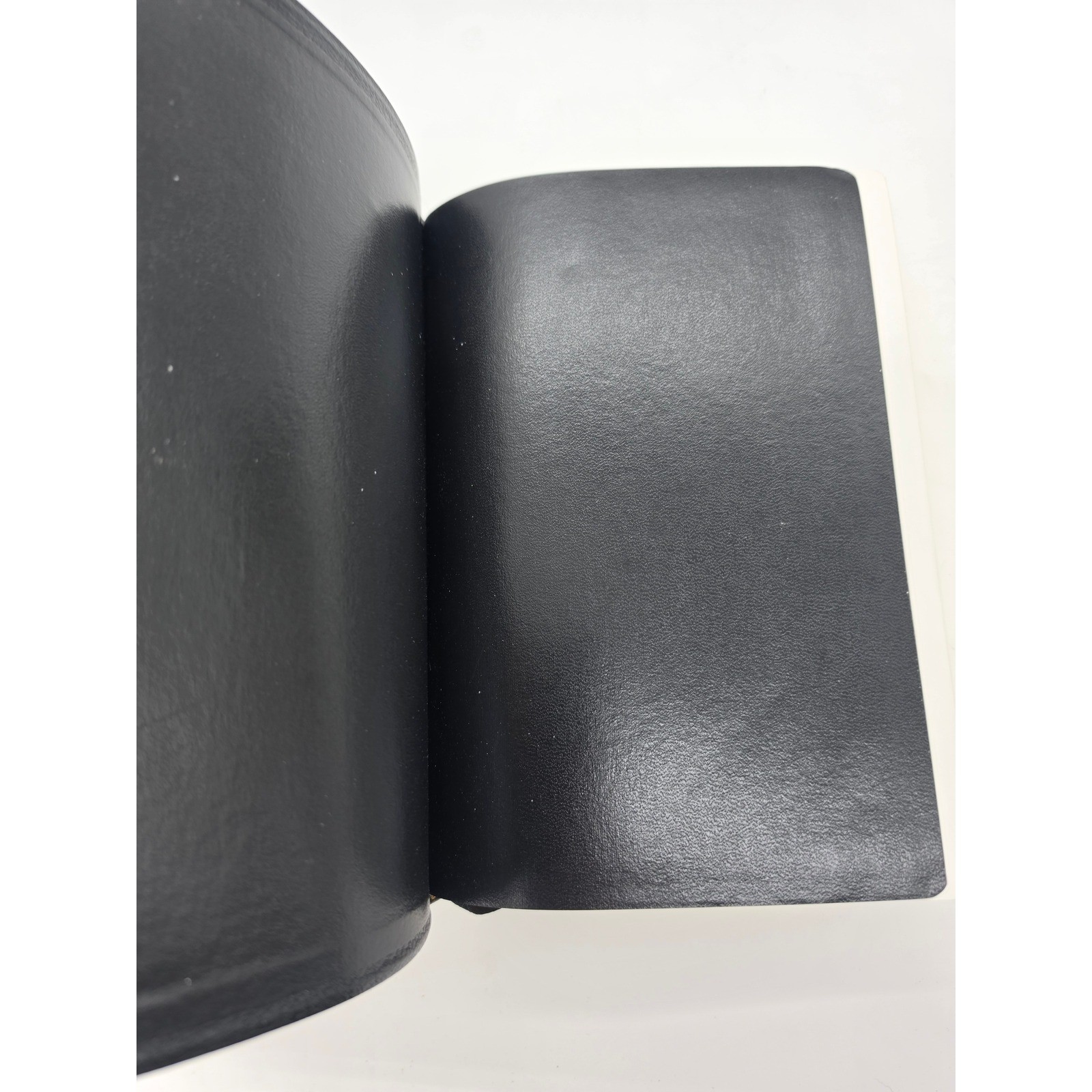 Nelson NKJV Study Bible New King James Version Black Bonded Leather Gold Gilded