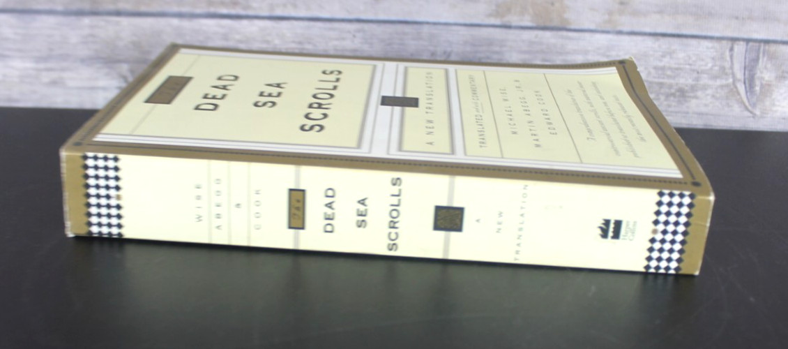 The Dead Sea Scrolls: A New Translation, Paperback Book, Michael Wise
