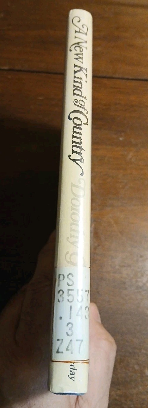 A NEW KIND OF COUNTRY By Dorothy Gilman 1st Edition 1978 HC/DJ Ex-library