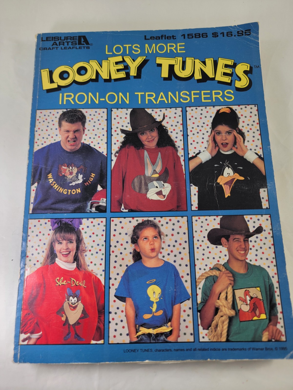 Lots More Looney Tunes Iron-On Transfers – Paperback 1995 Warner Bros.