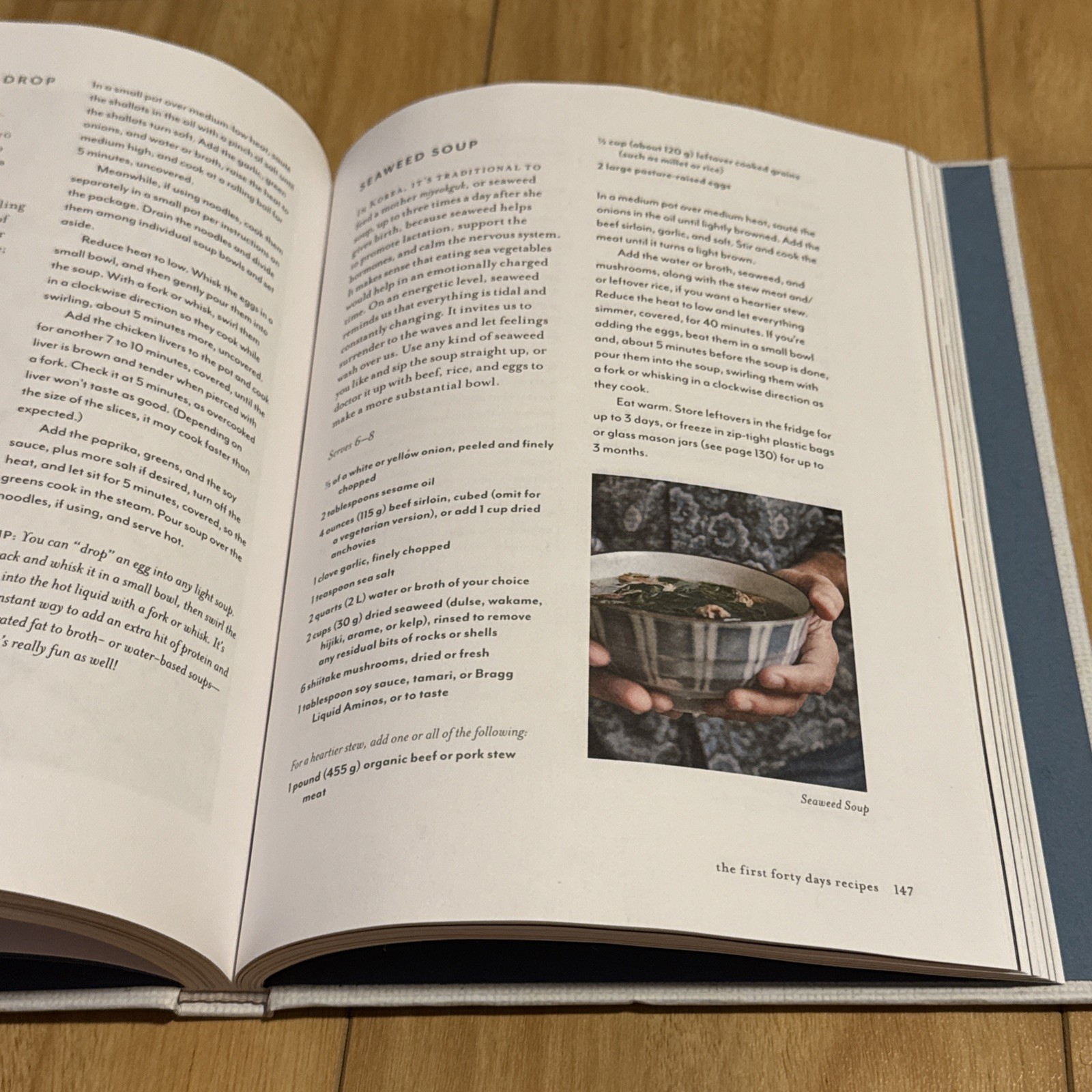 The First Forty Days: The Essential Art of Nourishing the New Mother By Heng Ou